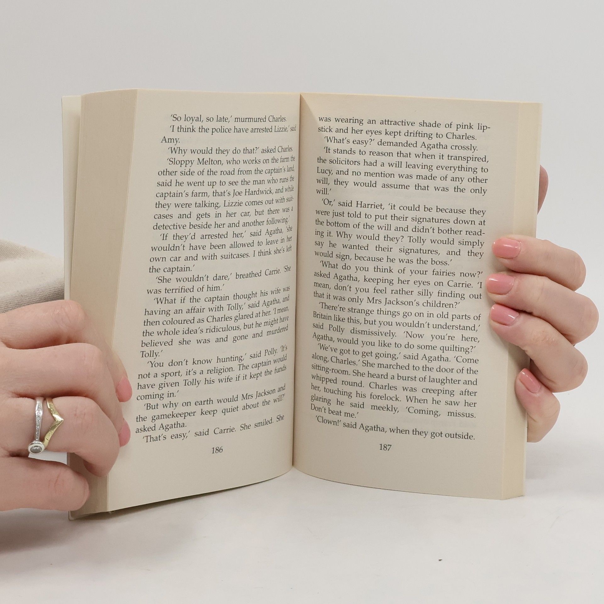 M. C. Beaton Agatha Raisin and the Fairies of Fryfam