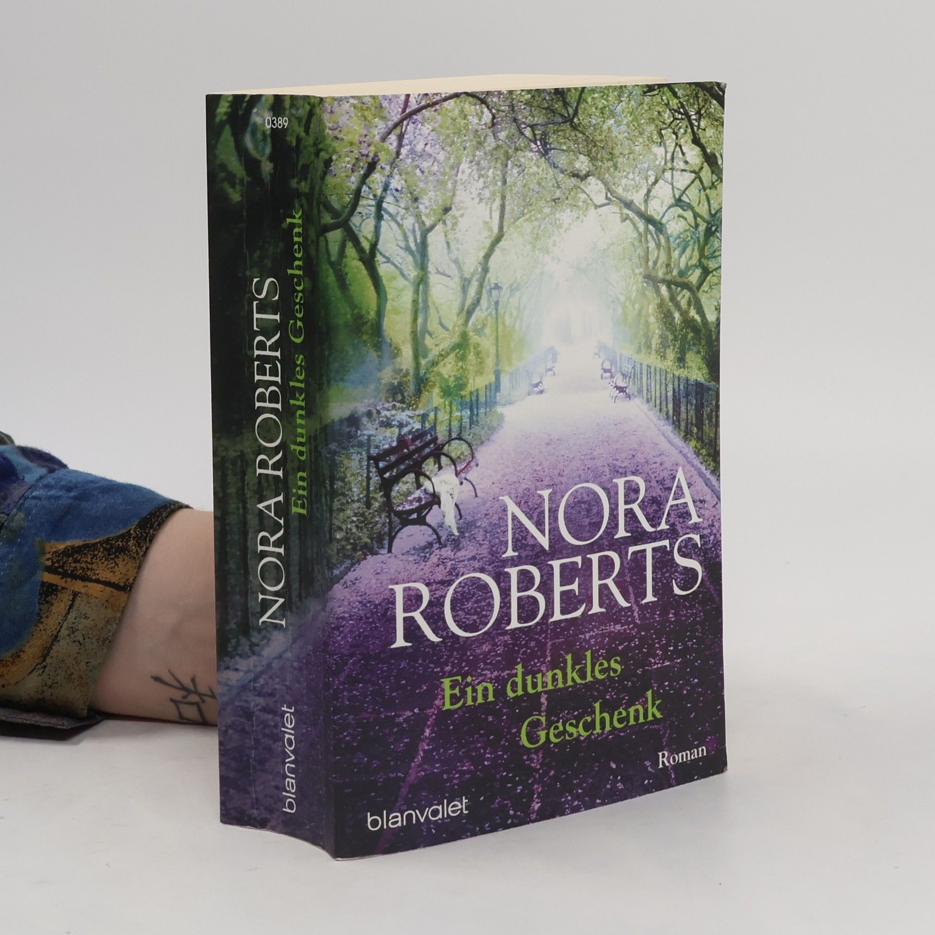 Nora Roberts Ein dunkles Geschenk: roman