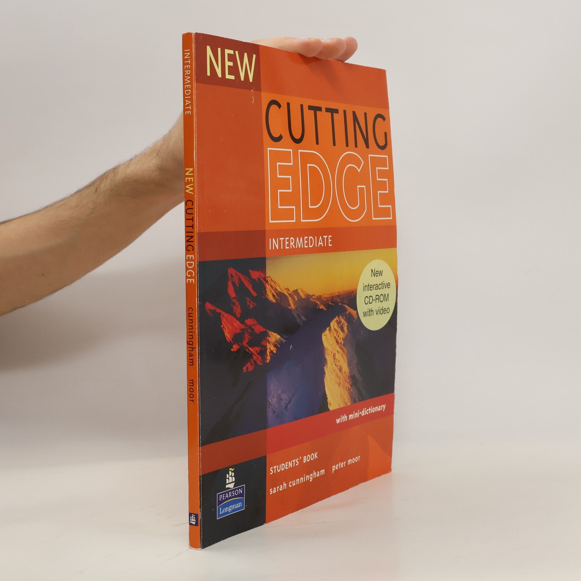 Sarah Cunningham New Cutting Edge. Intermediate Students' Book with Mini-Dictionary