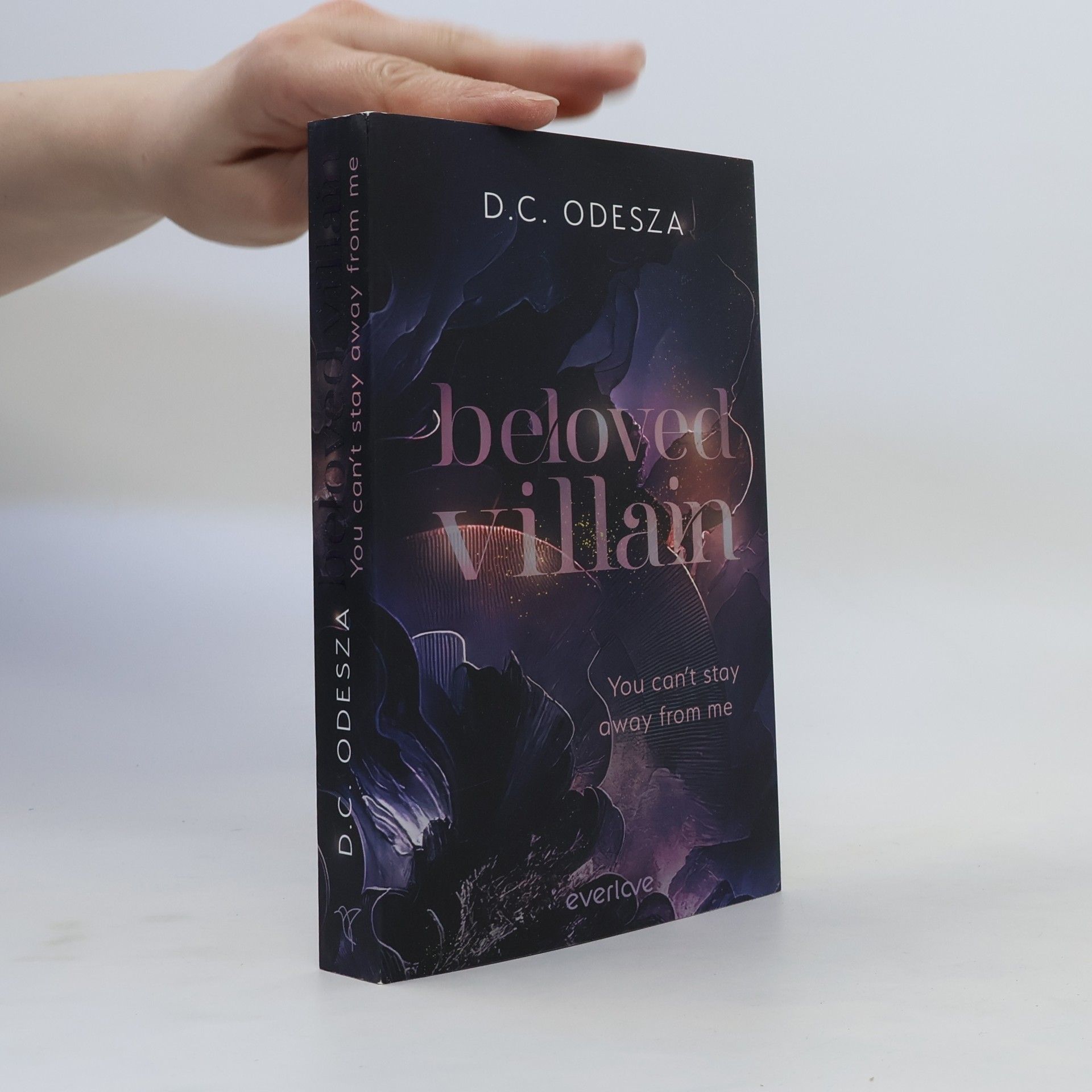 D. C. Odesza You can't stay away from me / Beloved Villain Bd.2
