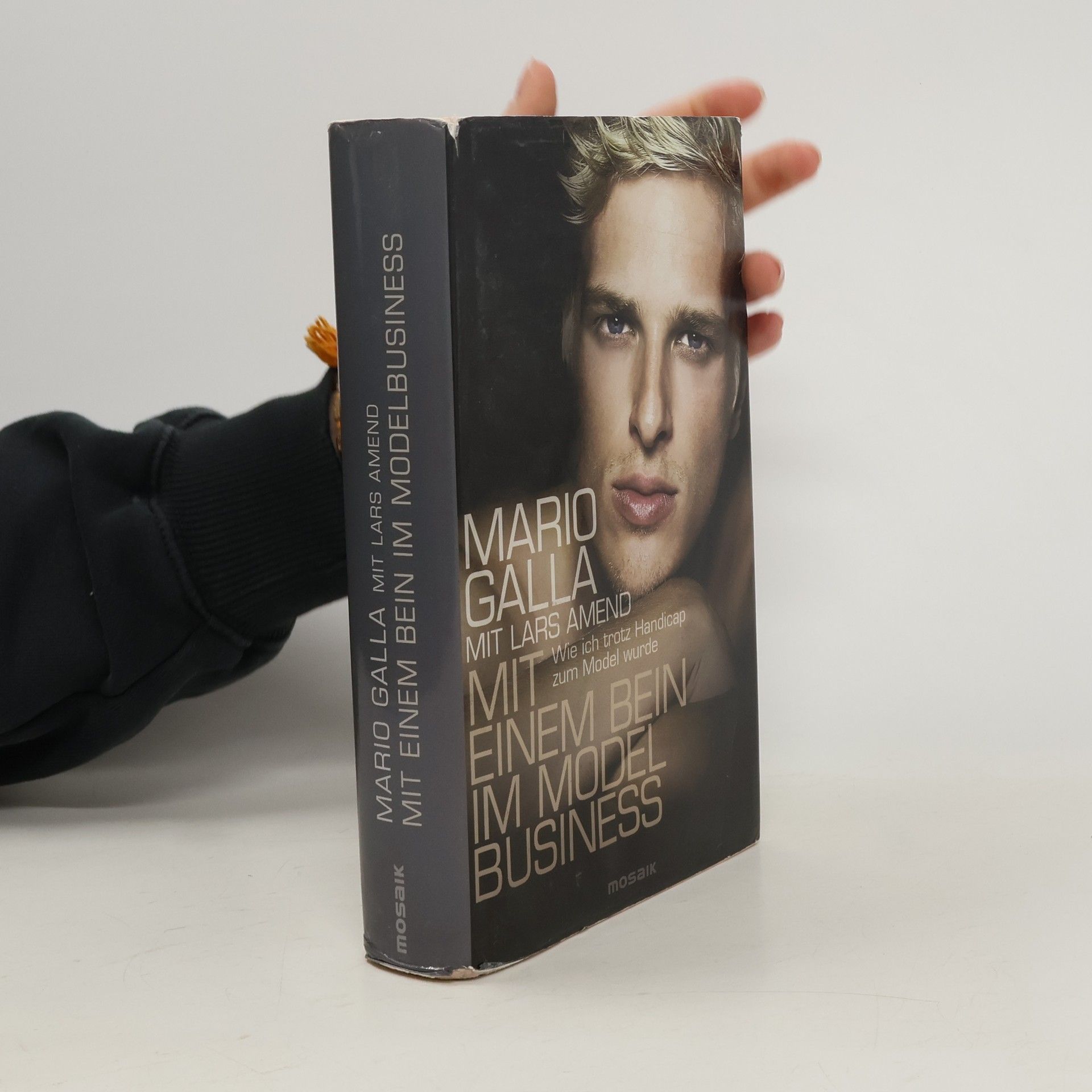 Mario Galla Mit einem Bein im Model-Business