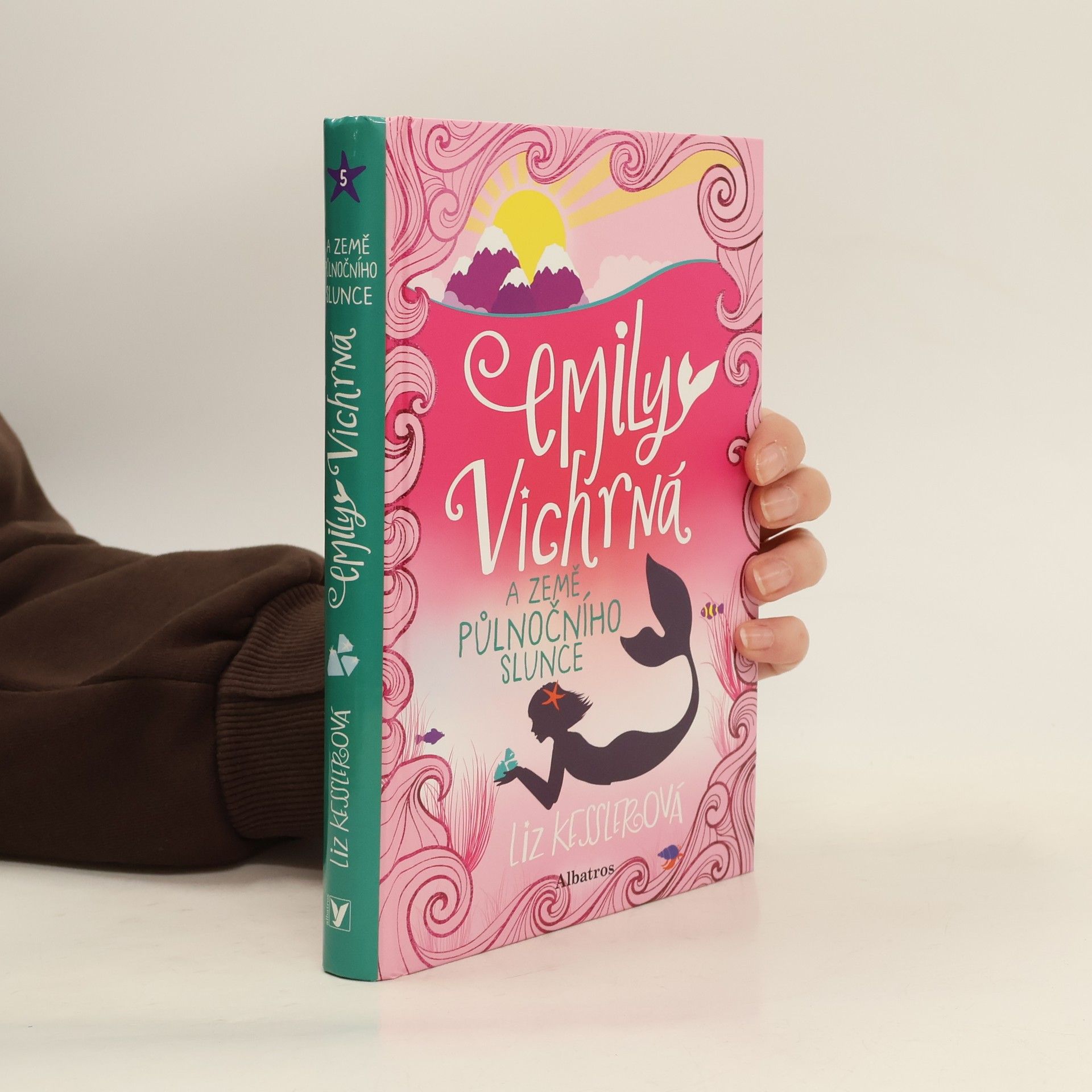Liz Kessler Emily Vichrná a země půlnočního slunce