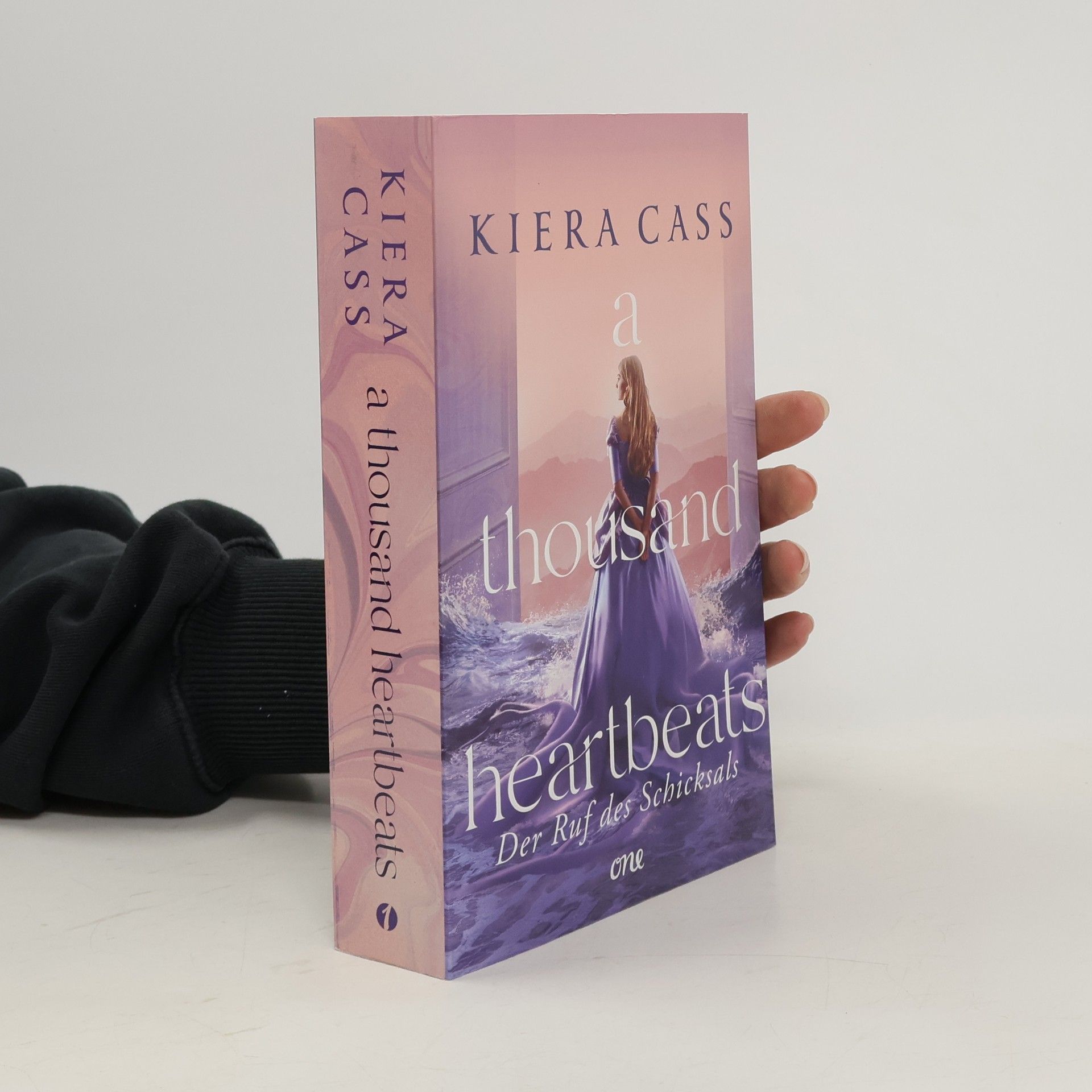 Kiera Cass A thousand heartbeats - Der Ruf des Schicksals. Ein packender und hochromantischer Fantasy-Standalone ab 14