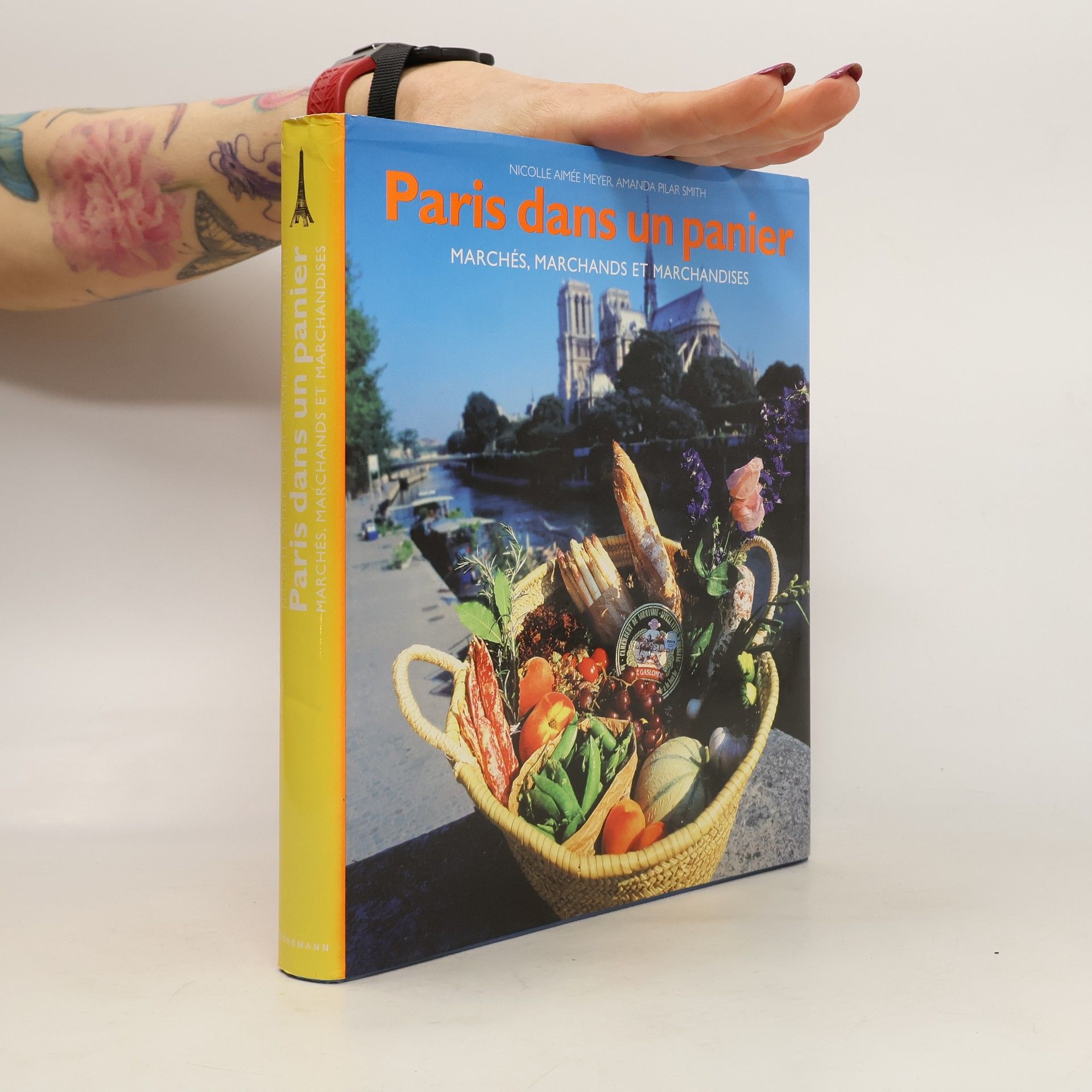 Nicolle Aimée Meyer Paris dans un panier