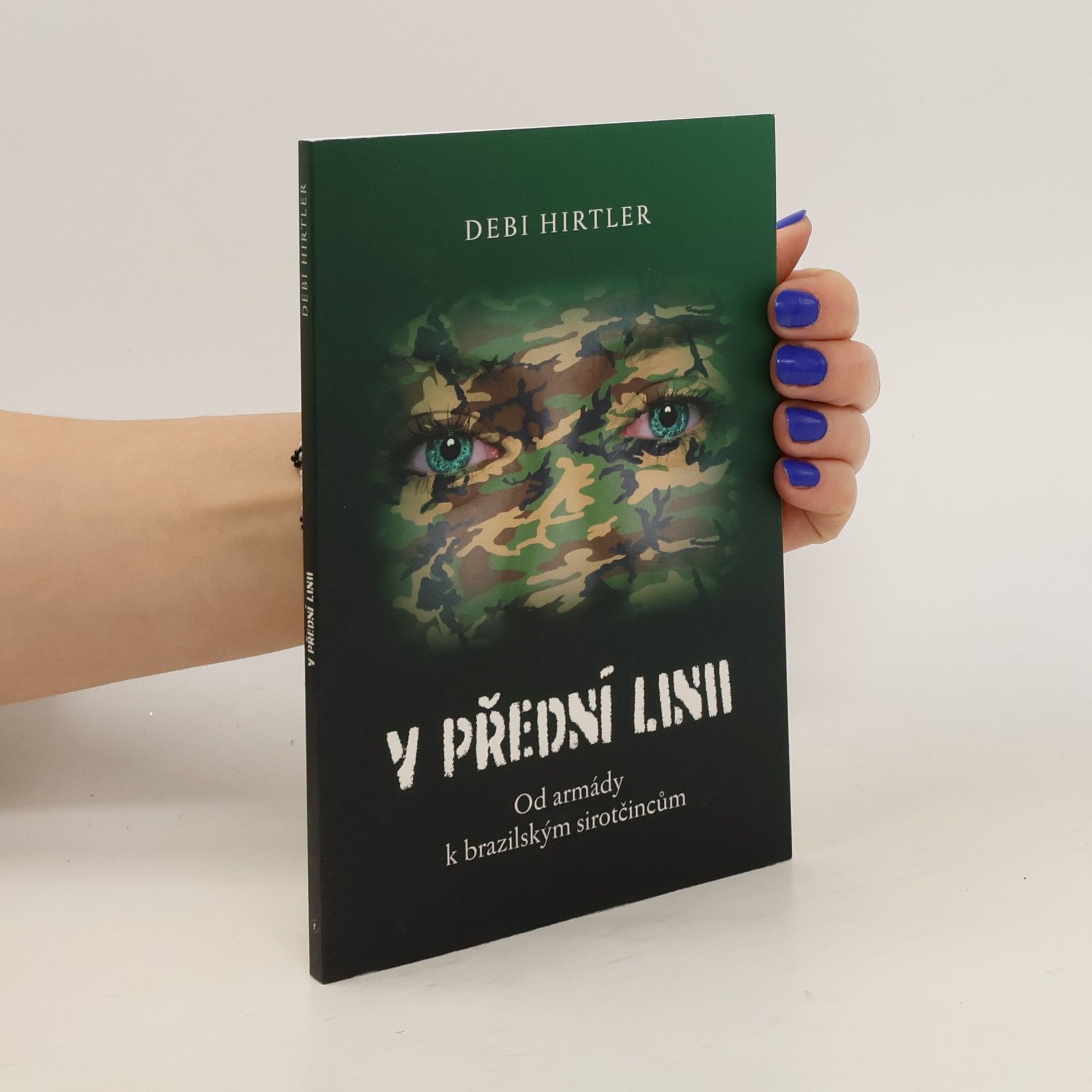 Debi Hirtler V přední linii. Od armády k brazilským sirotčincům