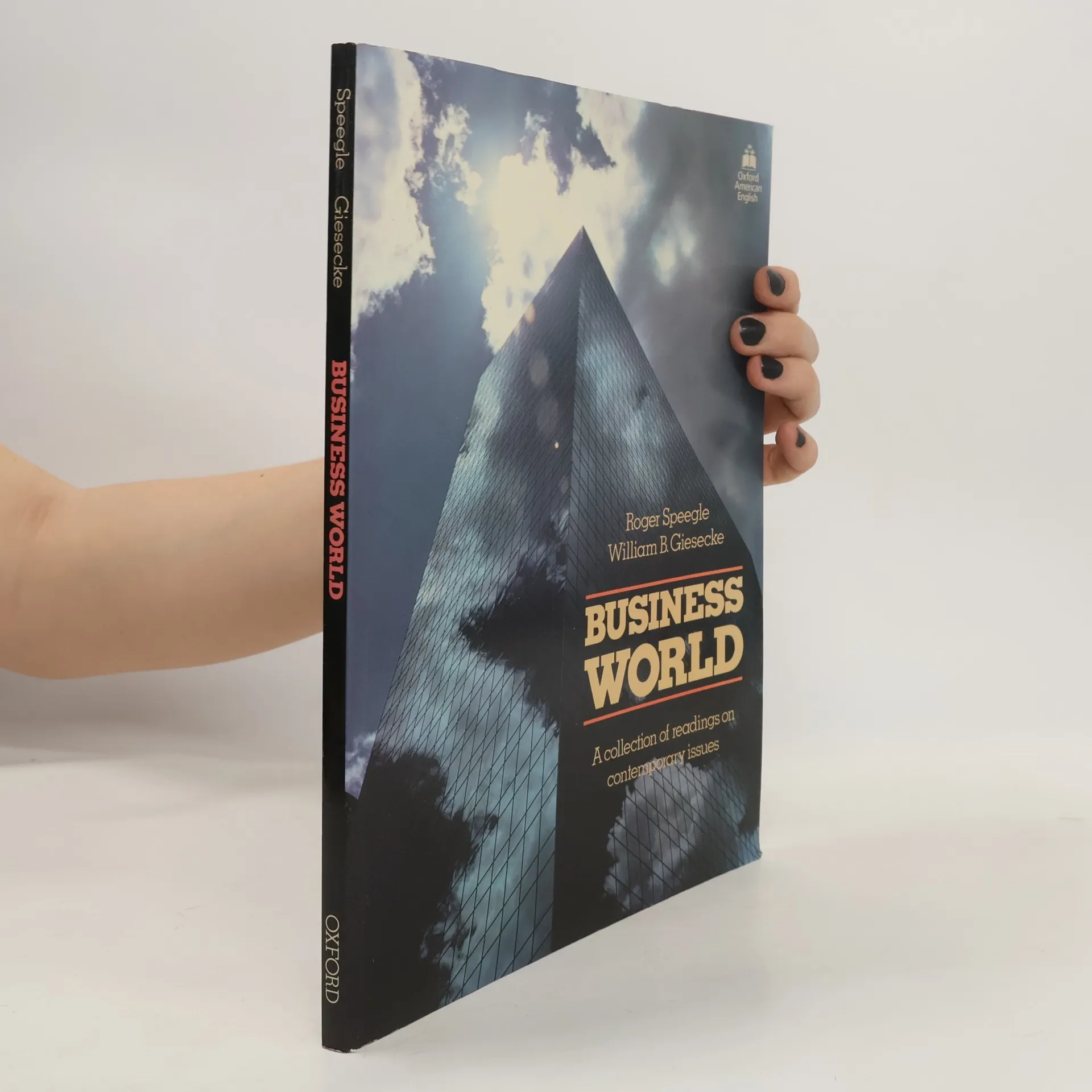 Business World. A Collection of Readings on Contemporary Issues | Kniha | mäkká | Roger Speegle | EN