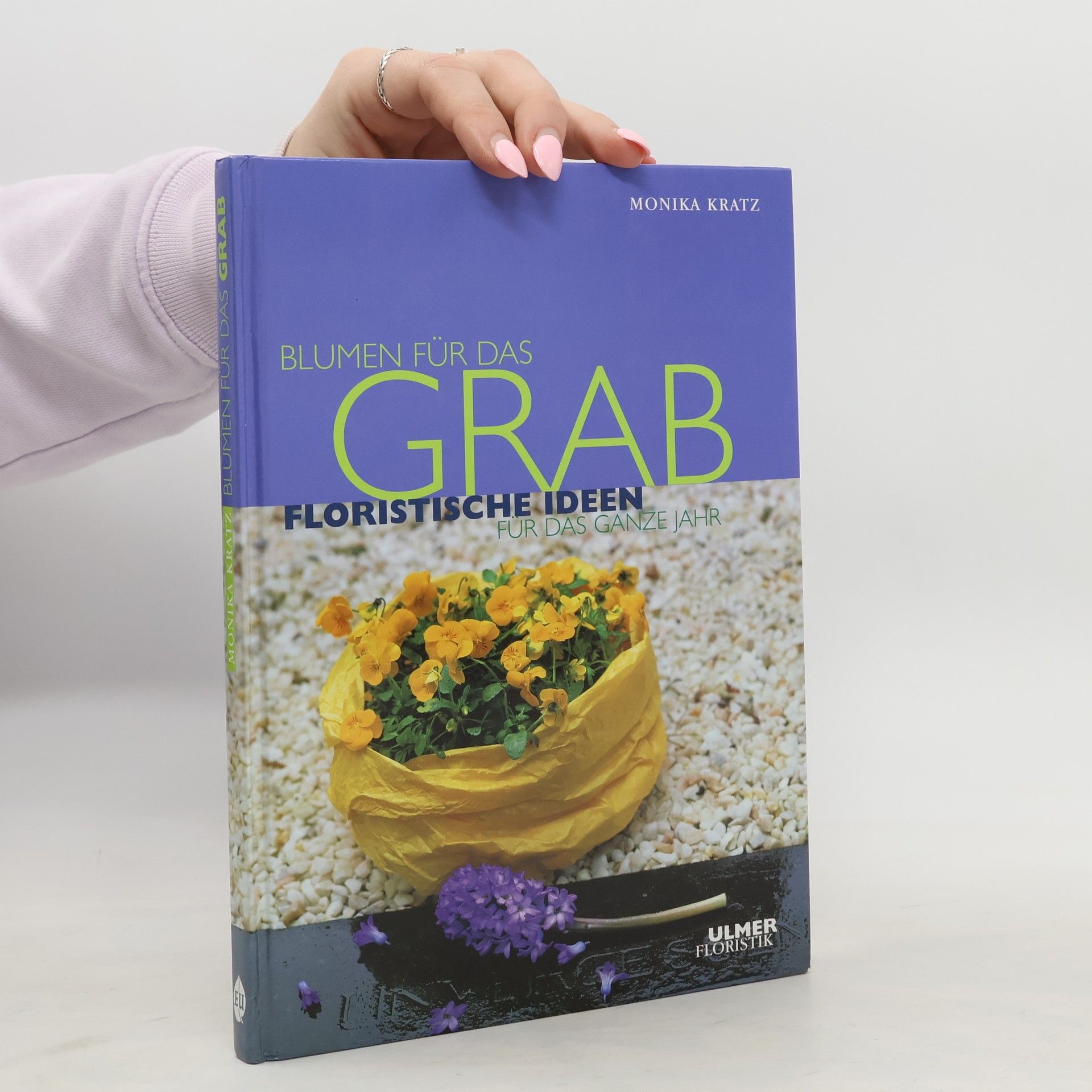Monika Kratz Blumen für das Grab