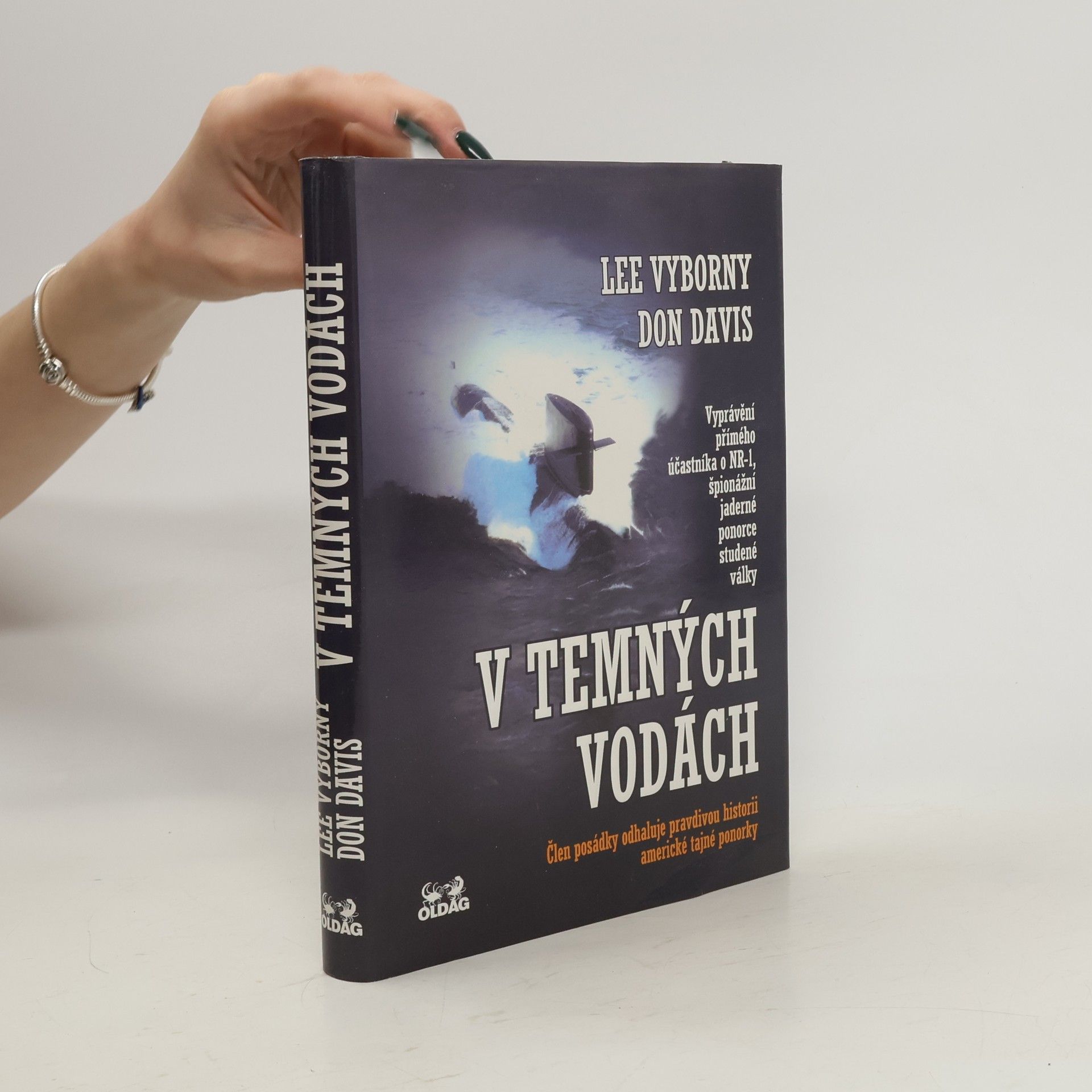 Don Davis V temných vodách