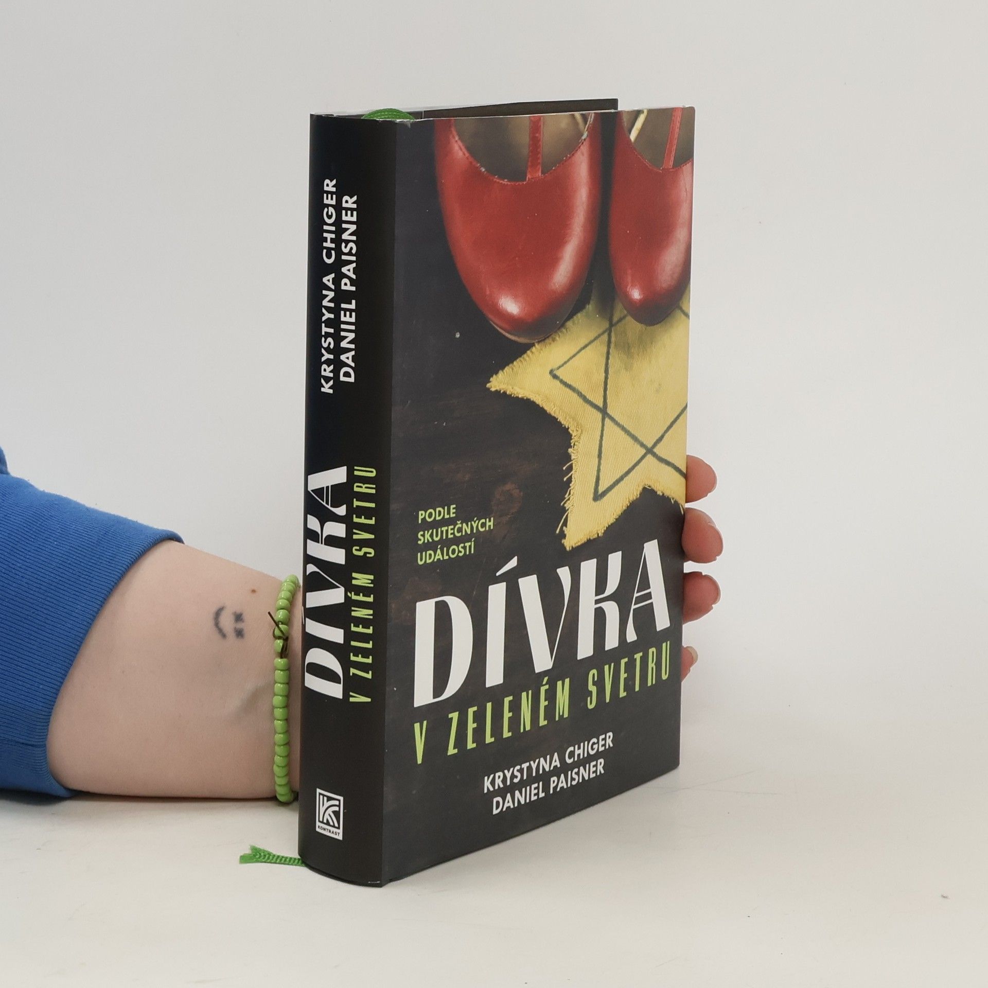 Krystyna Chiger Dívka v zeleném svetru