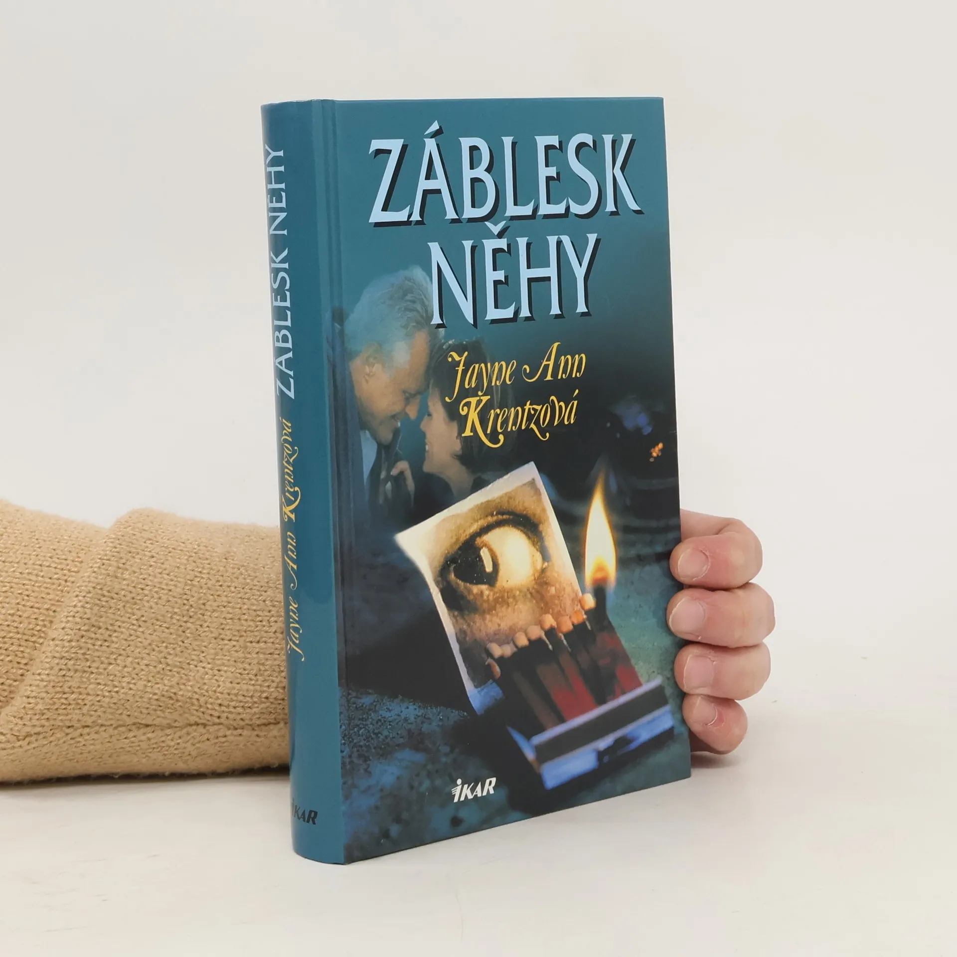 Záblesk něhy | Book | Jayne Ann Krentz | CS