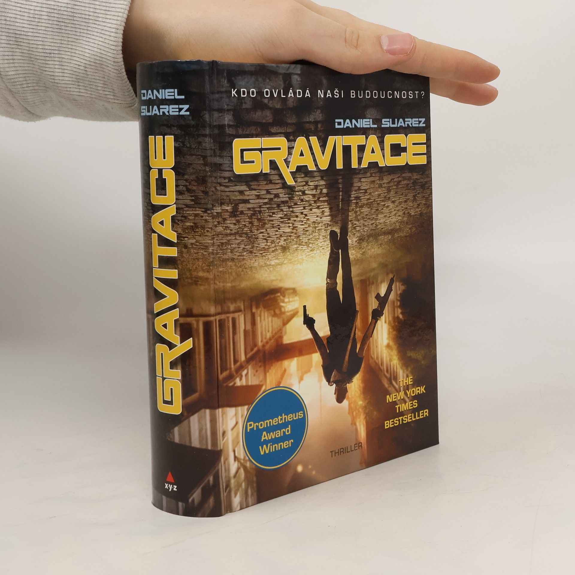 Daniel Suarez Gravitace