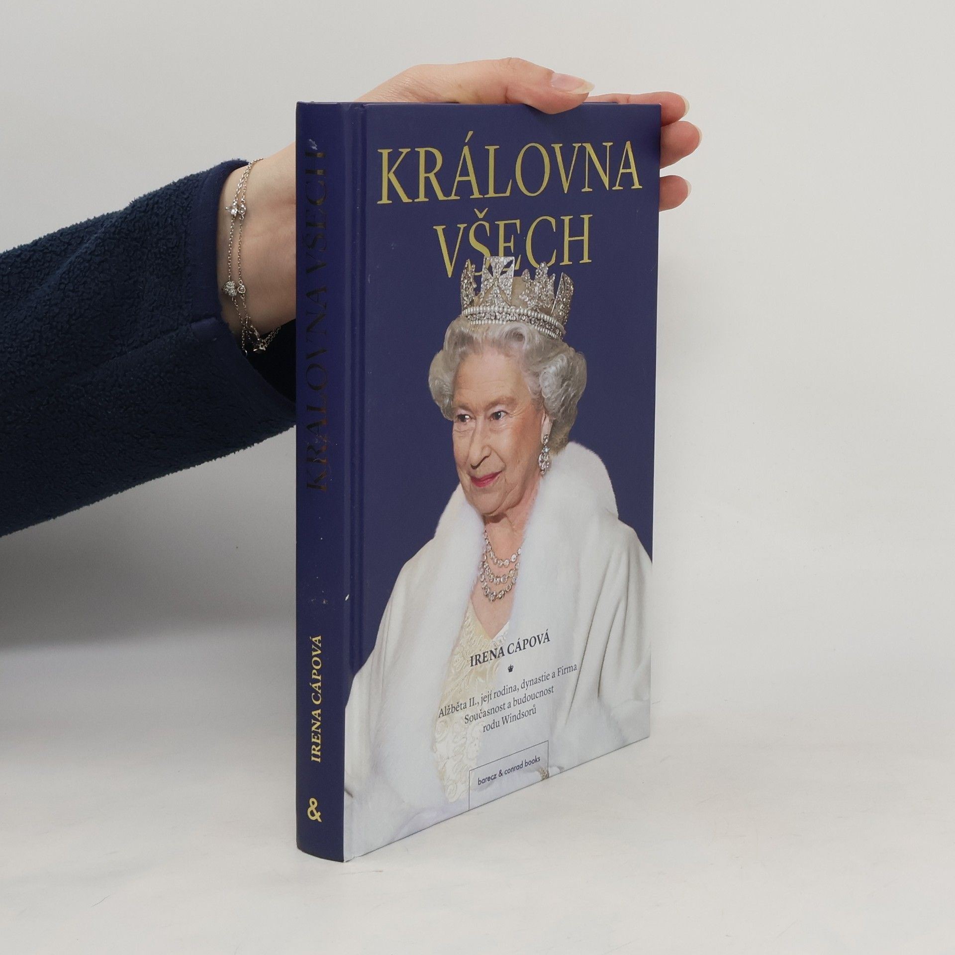 Irena Cápová Královna všech : Alžběta II.