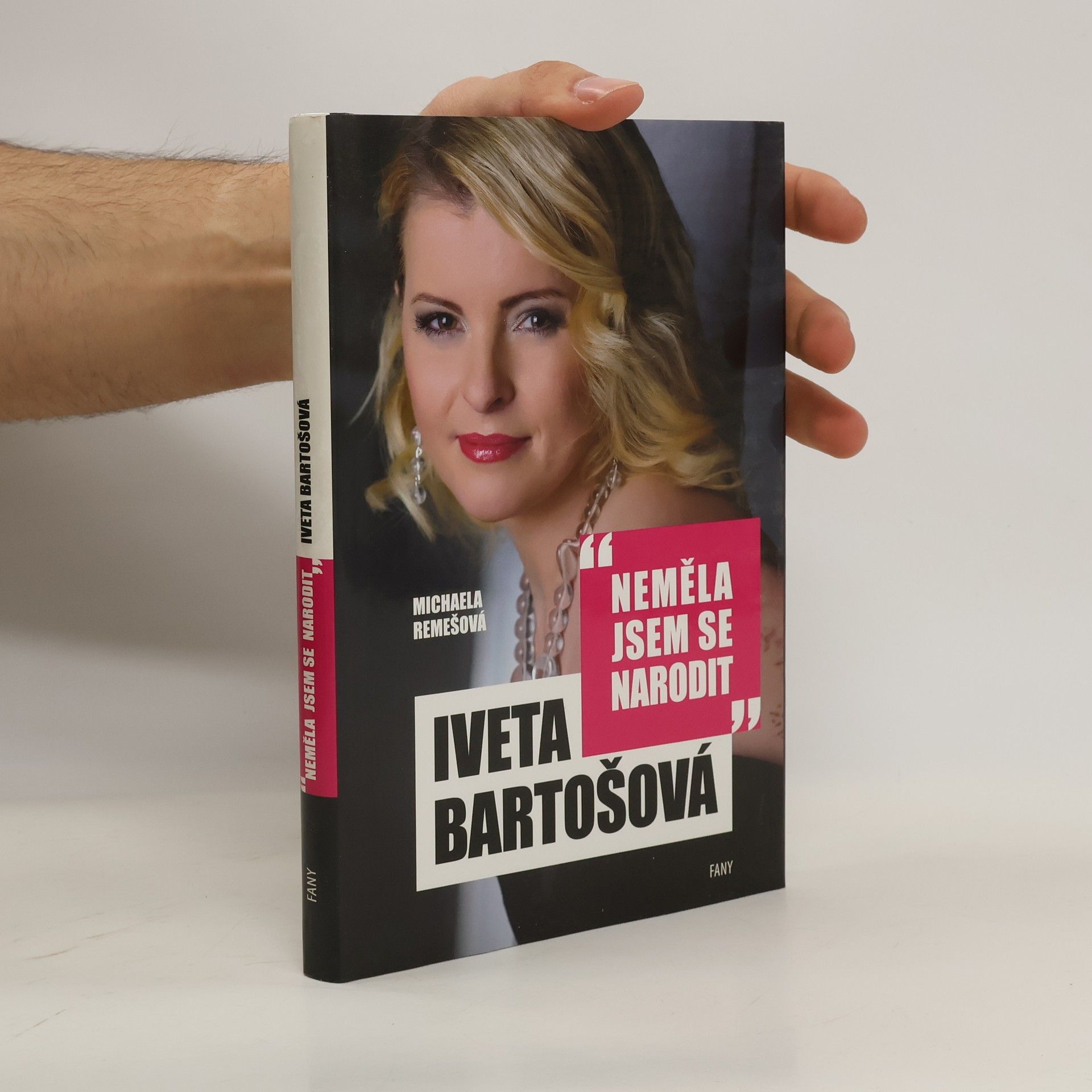 Michaela Remešová Iveta Bartošová. Neměla jsem se narodit