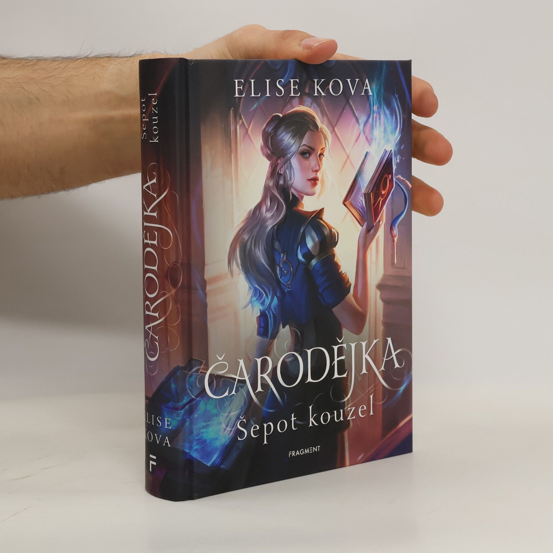Elise Kova Čarodějka. Šepot kouzel