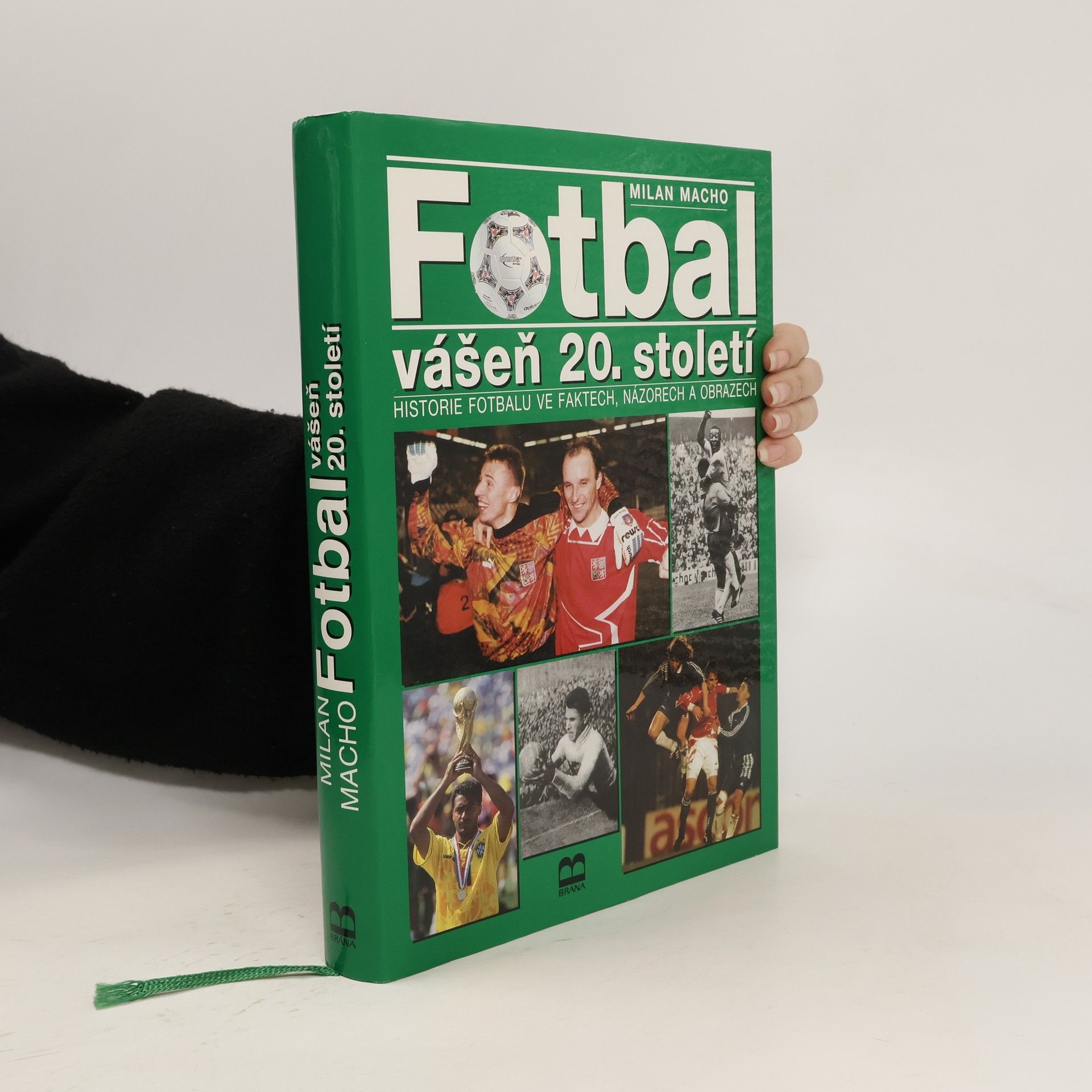 Milan Macho Fotbal. Vášeň 20. století