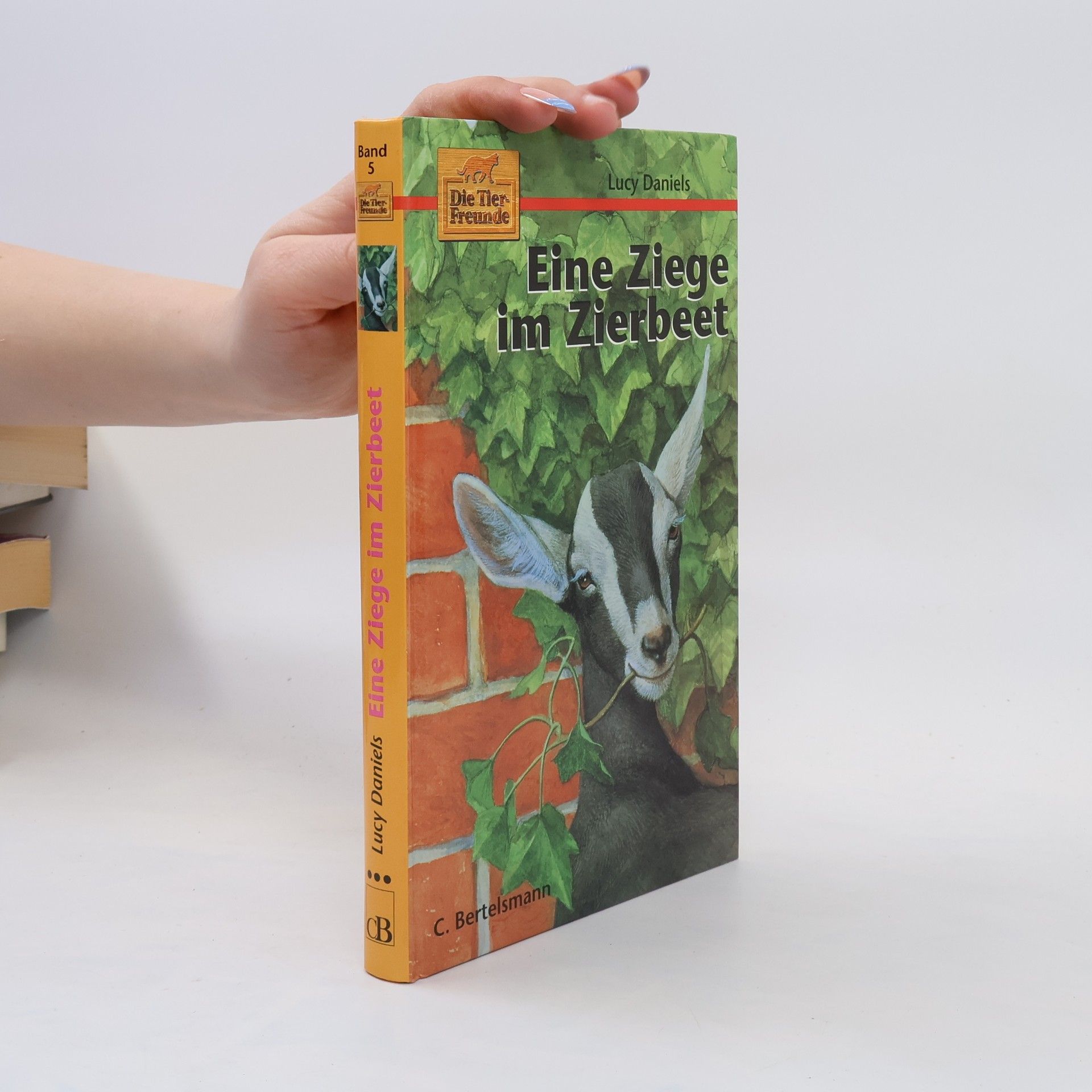 Lucy Daniels Eine Ziege im Zierbeet