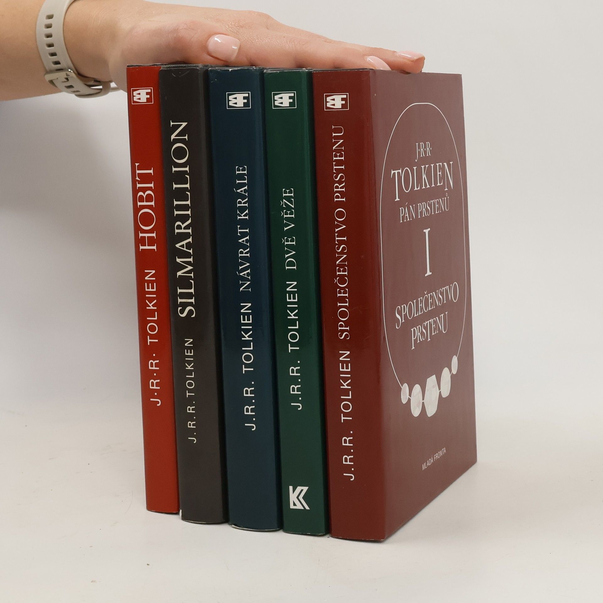 J. R. R. Tolkien J. R. R. Tolkien: Box (Hobit, Společenstvo prstenu, Dvě věže, Návrat krále, Silmarilion)