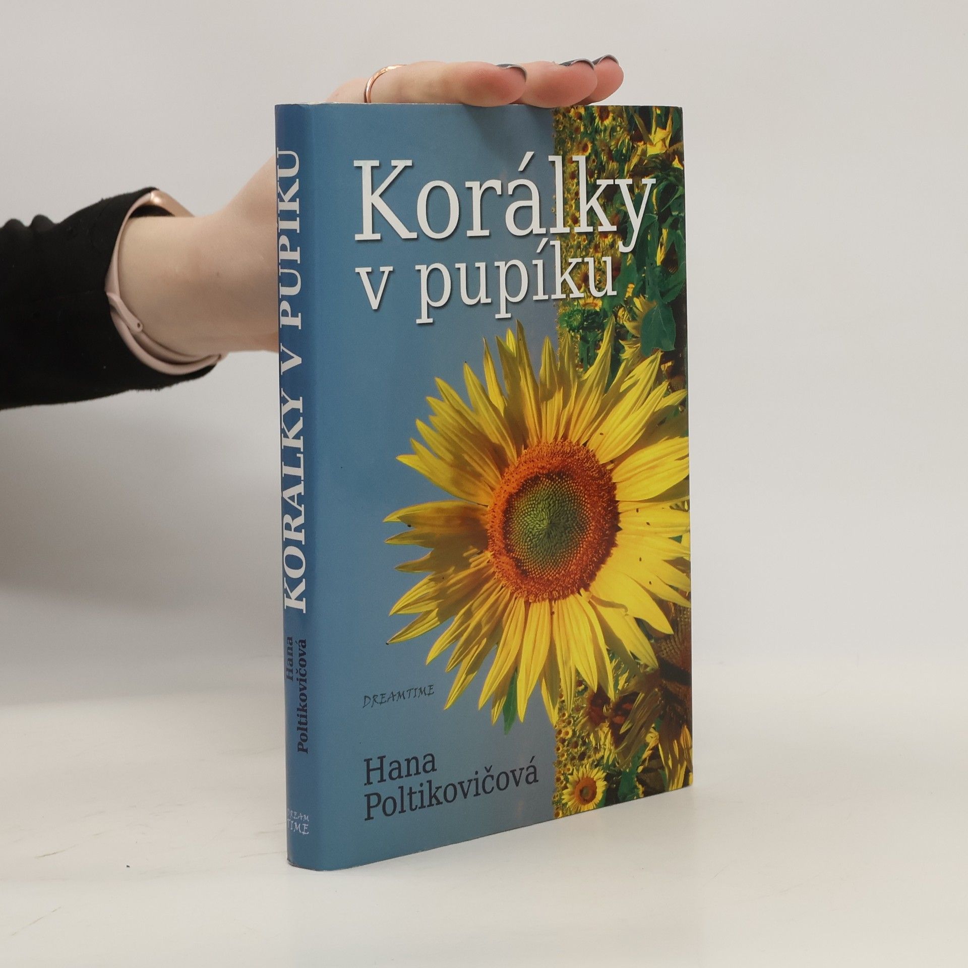 Hana Poltikovičová Korálky v pupíku