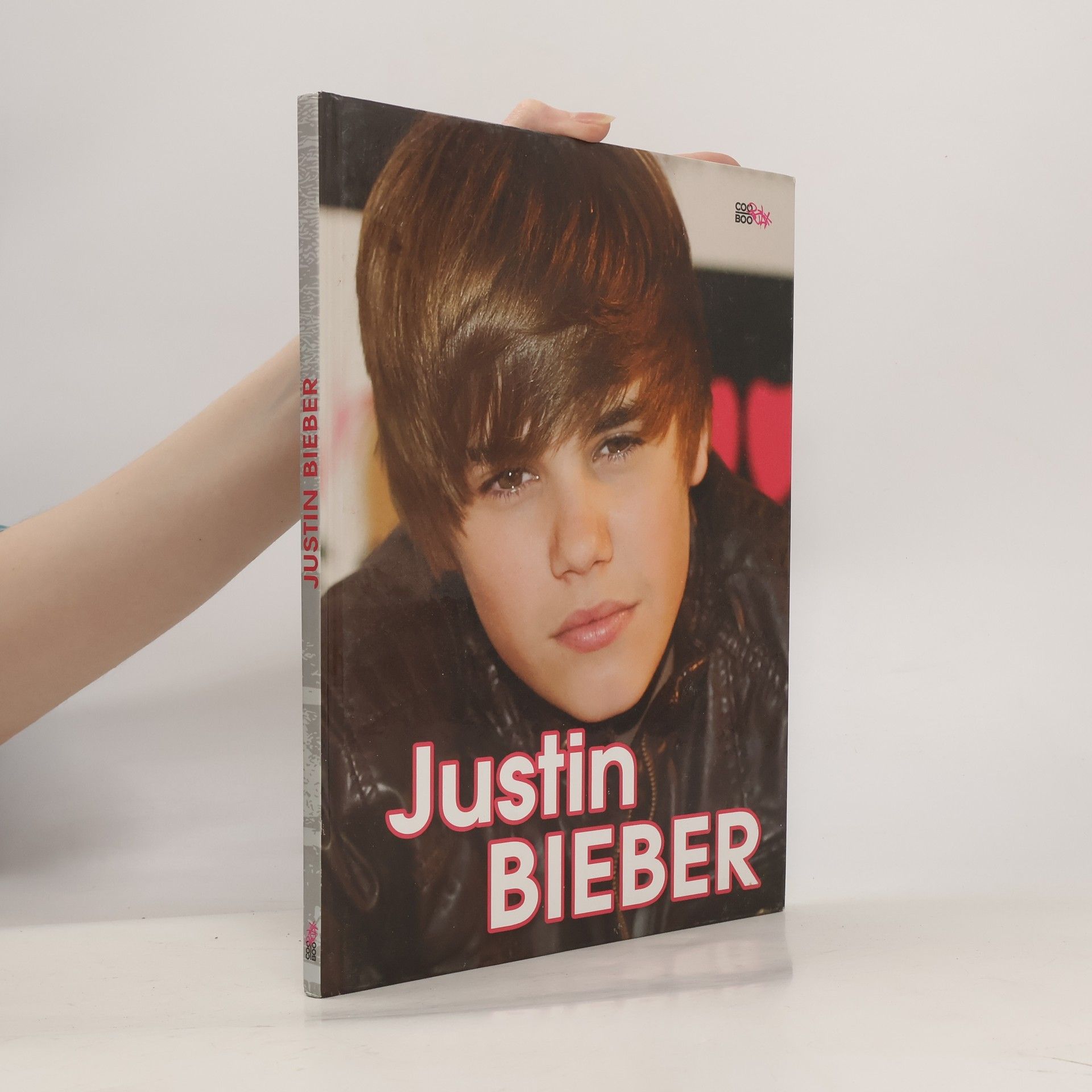 Tori Kosara Justin Bieber. Pod mikroskopem!