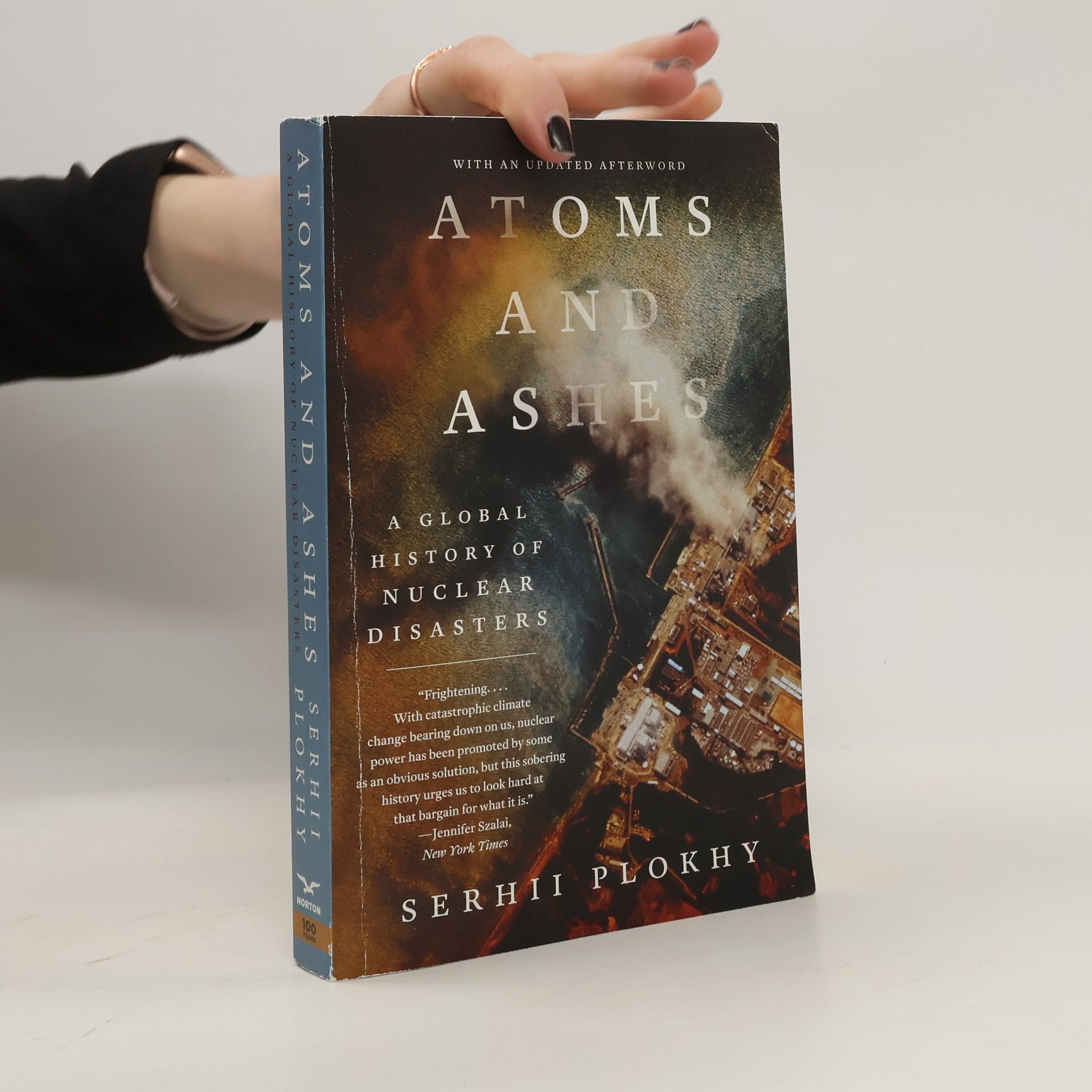 Serhii Plokhy Atoms and Ashes