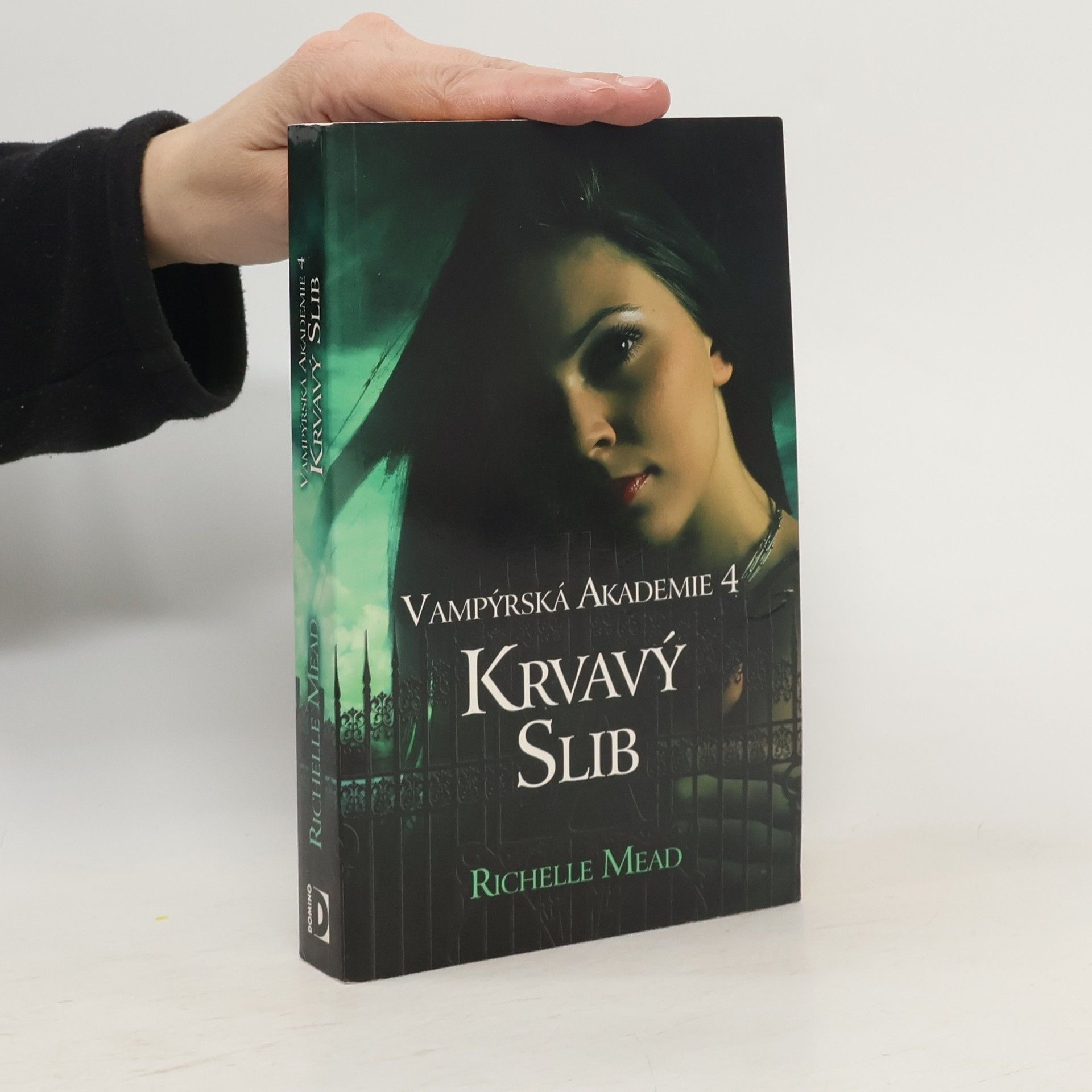 Richelle Mead Krvavý slib. Vampýrská akademie 4