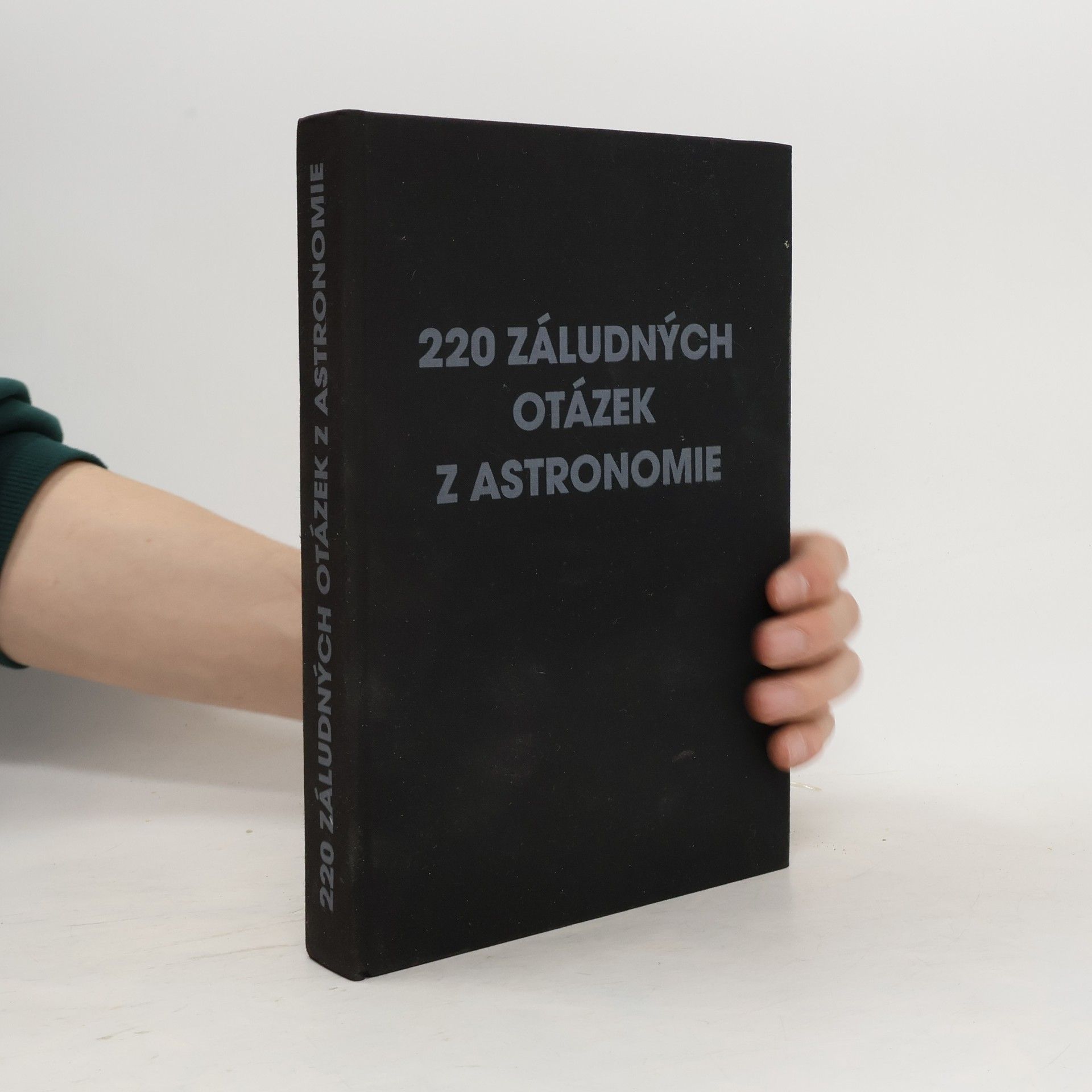 Zdeněk Pokorný 220 záludných otázek z astronomie