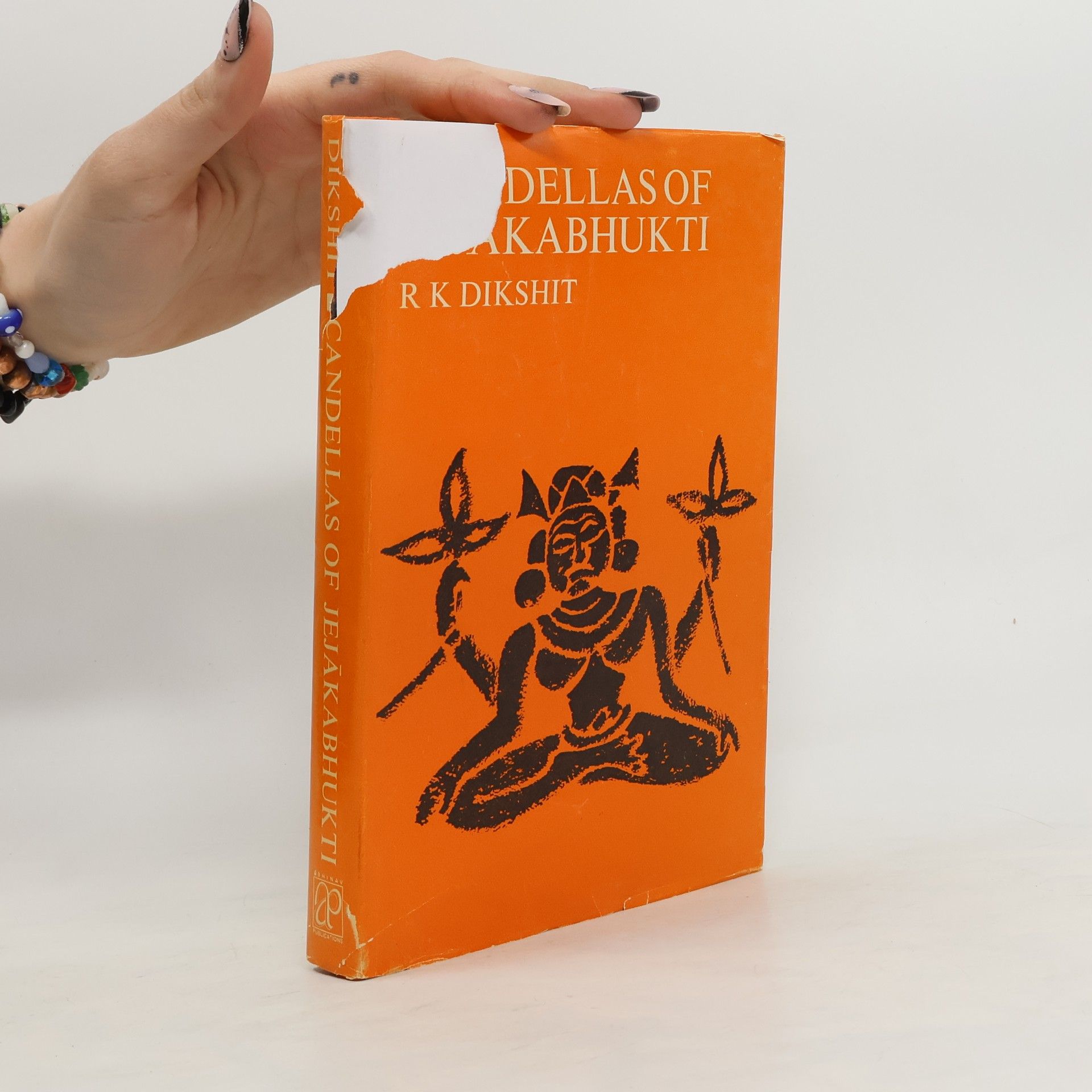 R. K. Dikshit The Candellas of Jejākabhukti