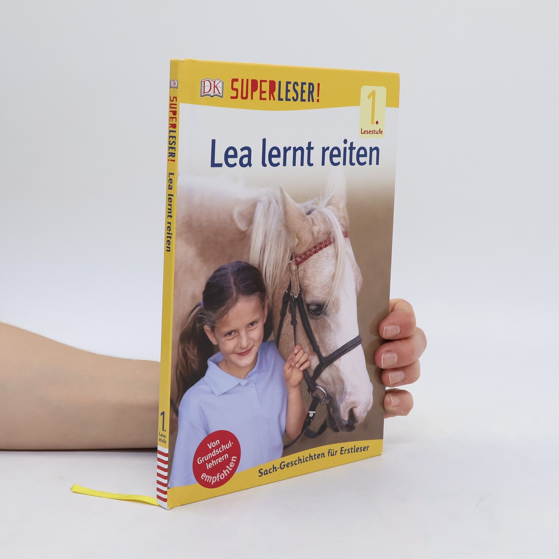 Annabel Blackledge Lea lernt reiten