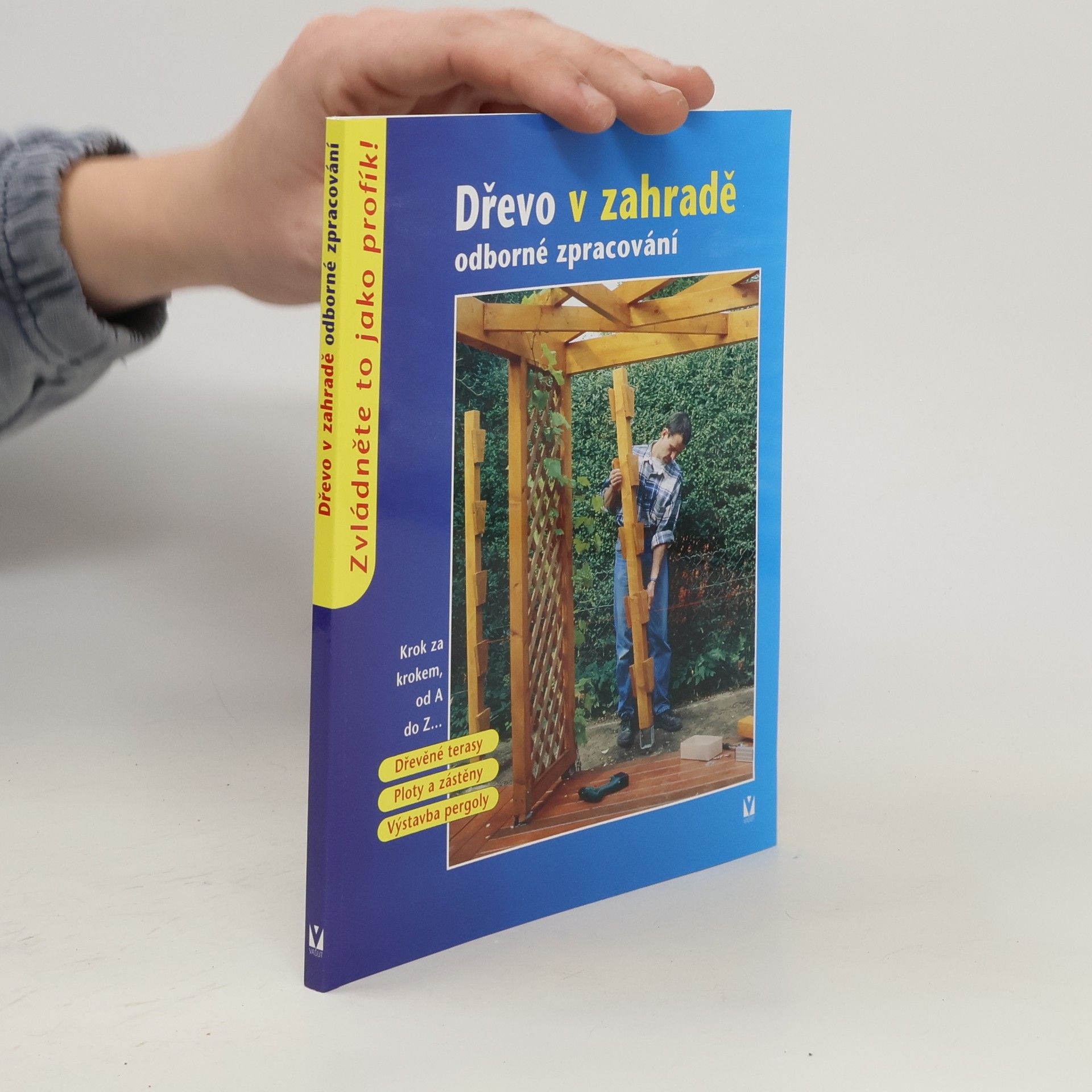 kolektiv Dřevo v zahradě : odborné zpracování