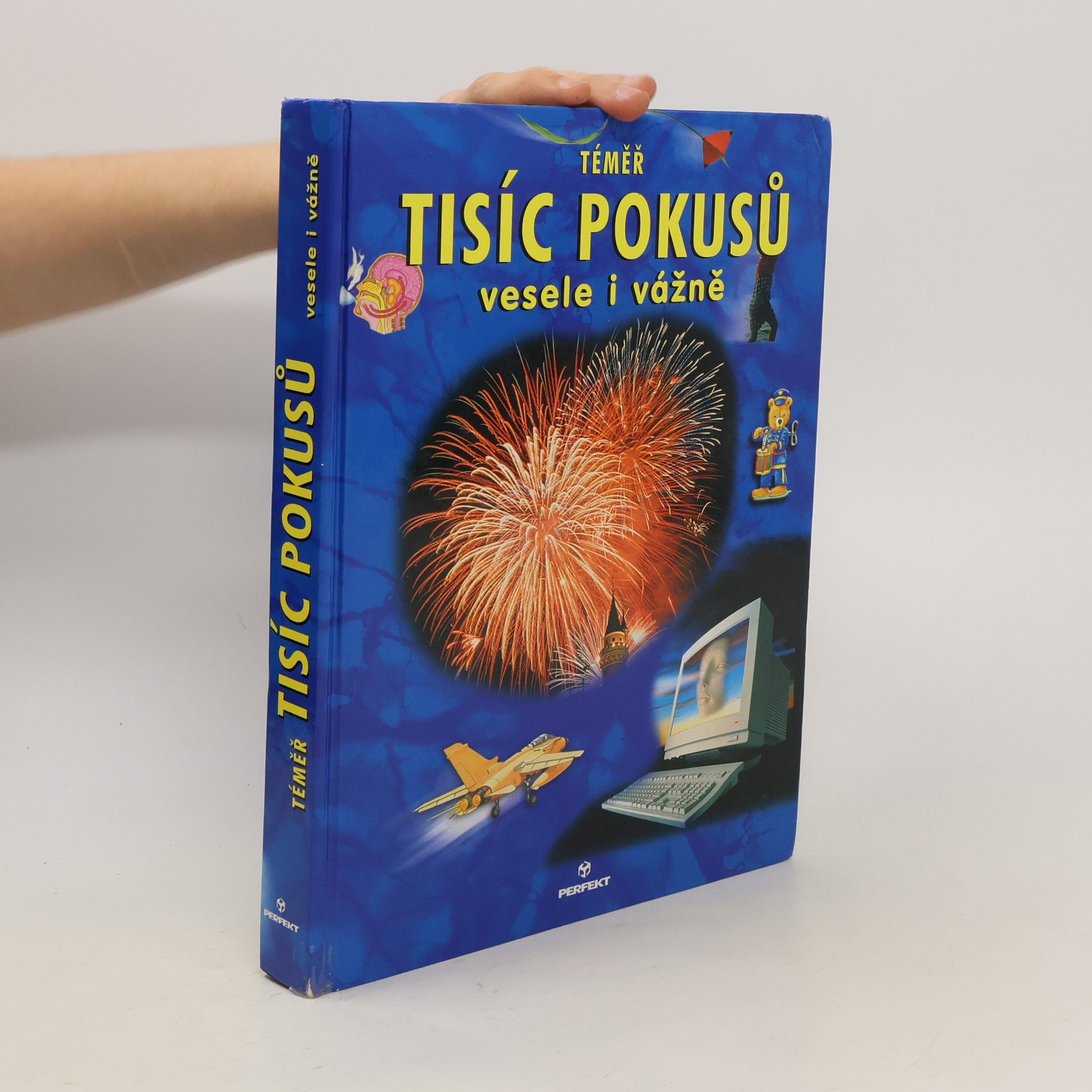 kolektiv Téměř tisíc pokusů: Vesele i vážně