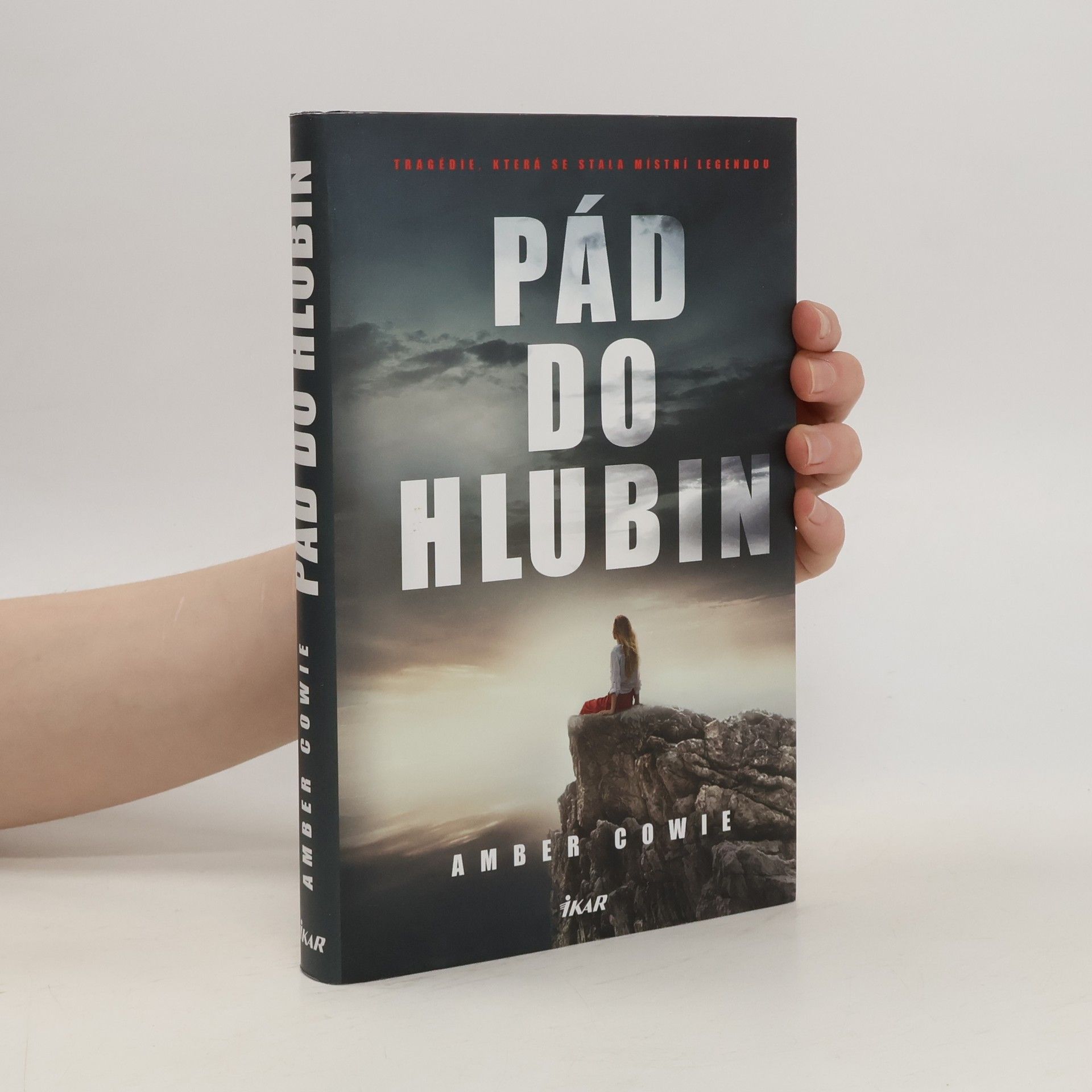 Amber Cowie Pád do hlubin