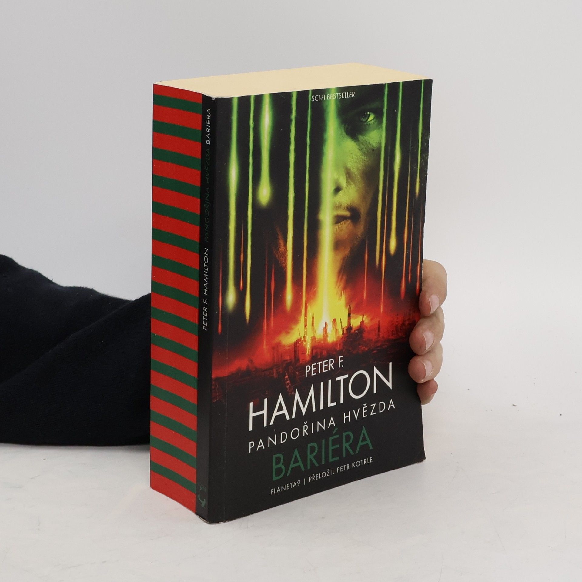 Peter F. Hamilton Sága Společenství 1. Pandořina hvězda - Bariéra