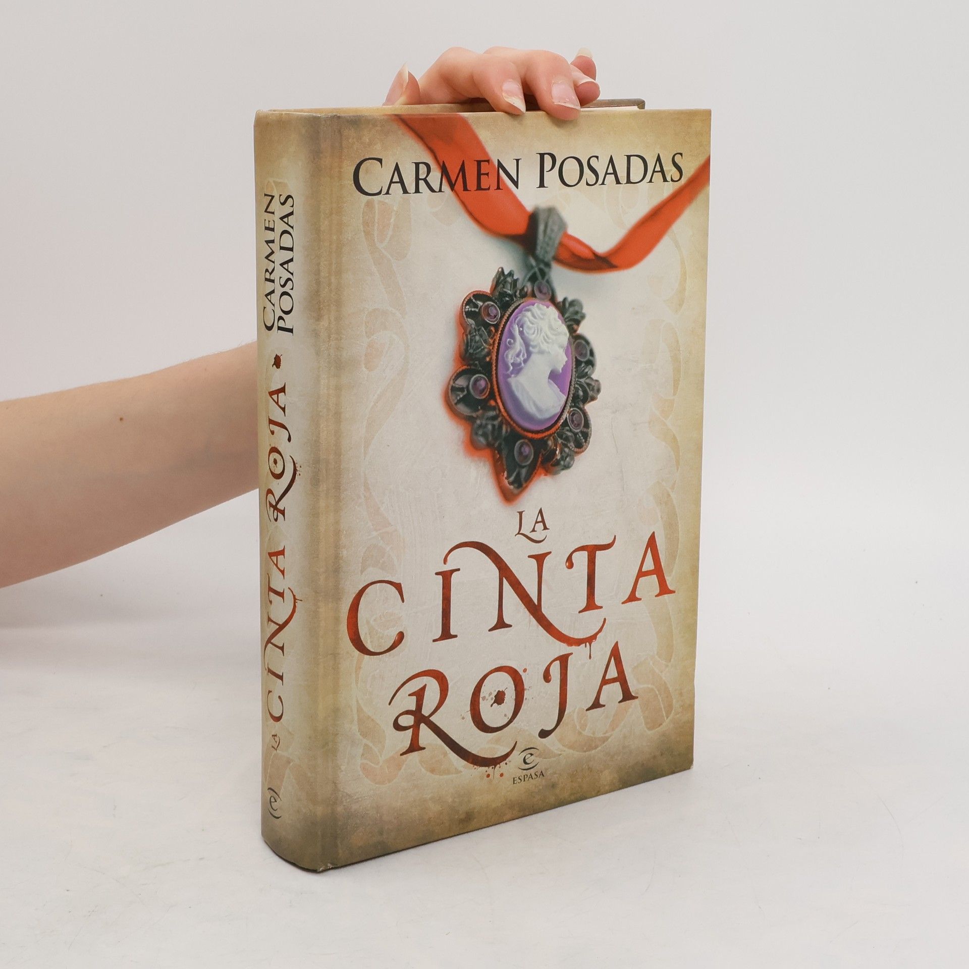 Carmen Posadas La cinta roja