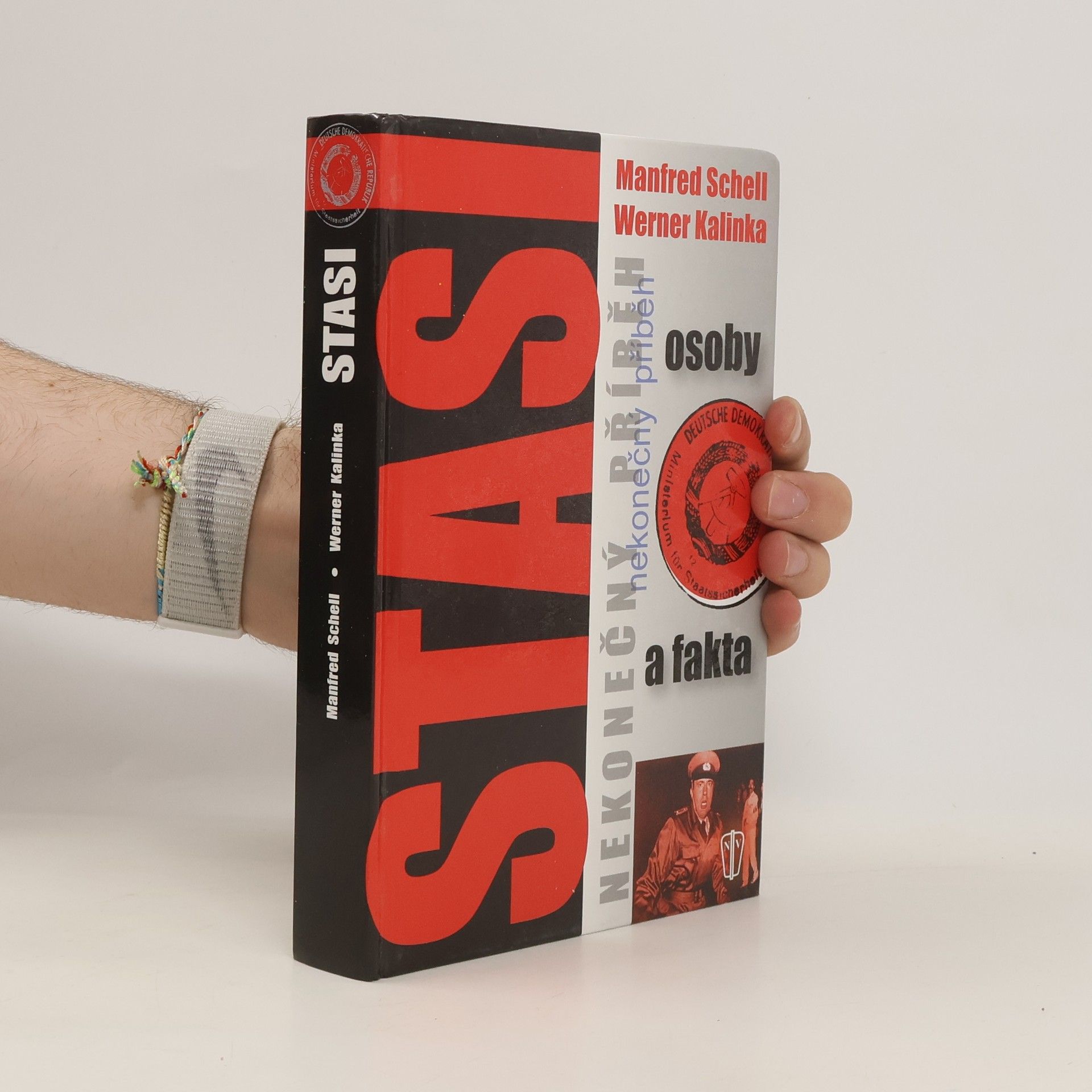 Manfred Schell Stasi. Nekonečný příběh, osoby a fakta