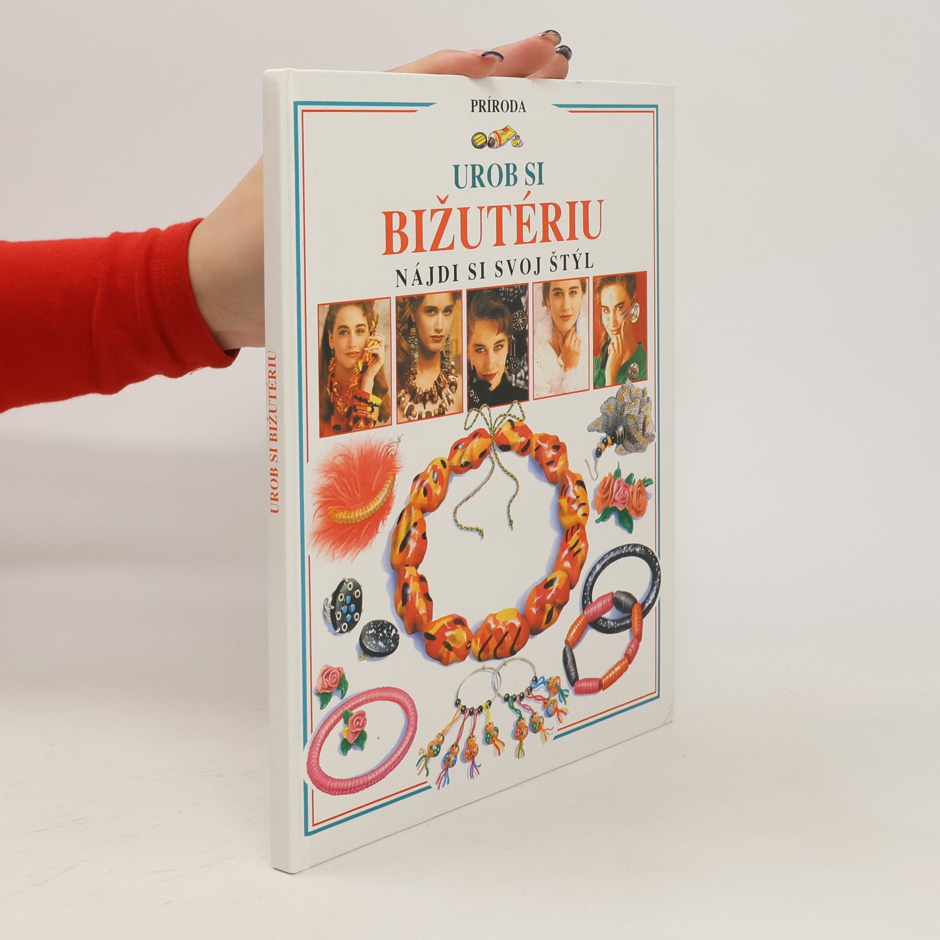 Felicity Everett Urob si bižutériu