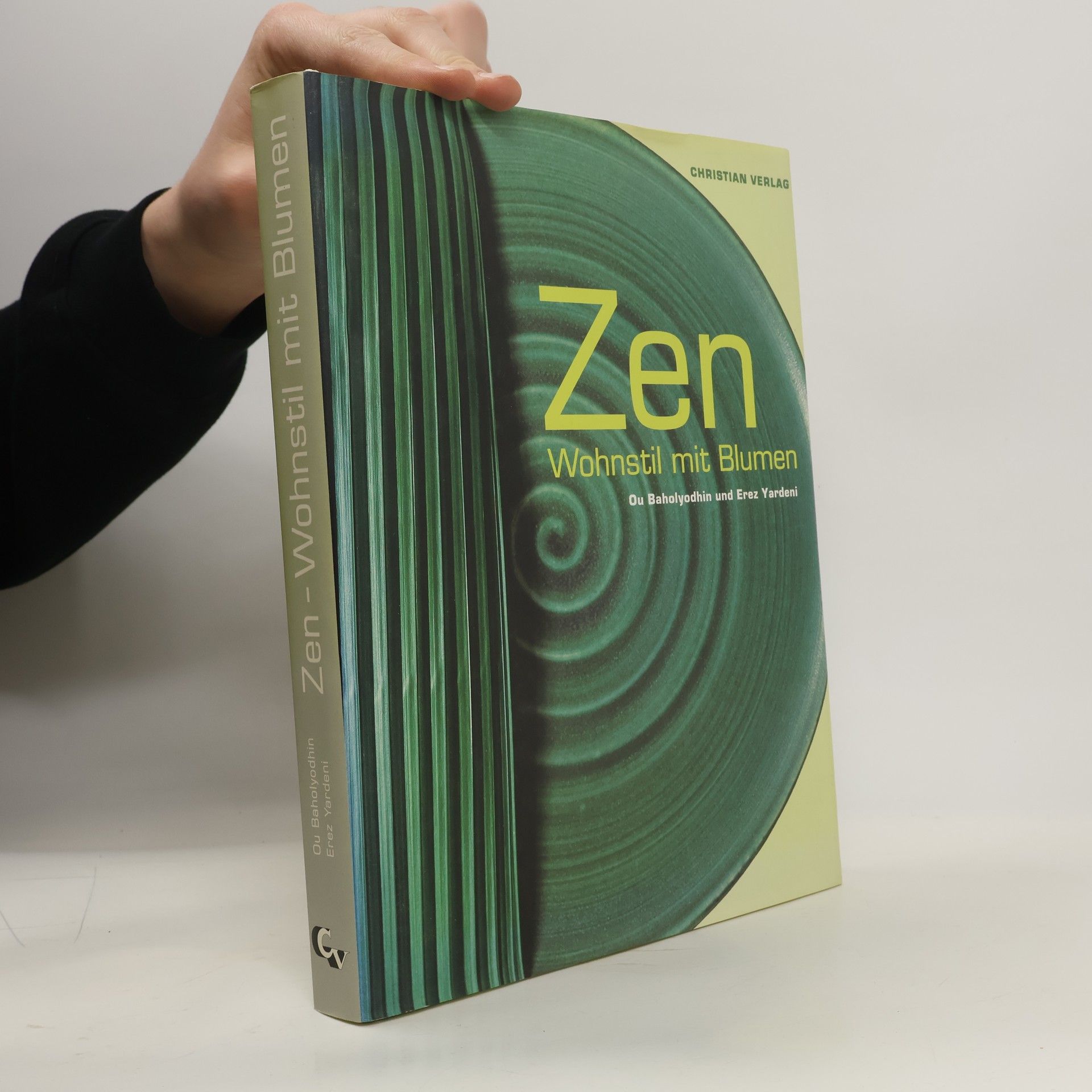 Ou Baholyodhin Zen-Wohnstil mit Blumen
