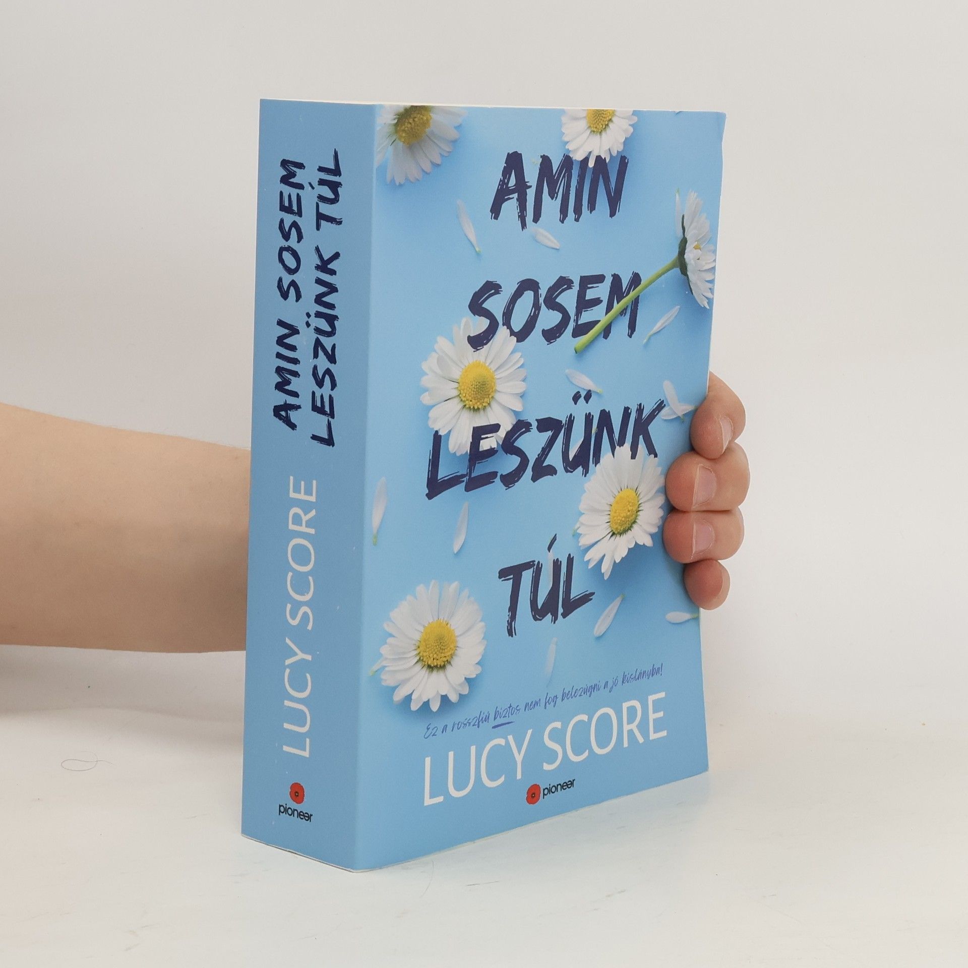 Lucy Score Amin sosem leszünk túl