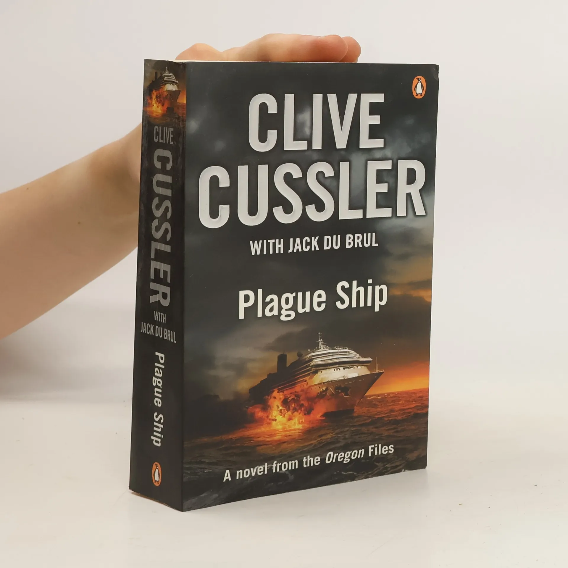 Plague ship | Book | Clive Cussler | EN