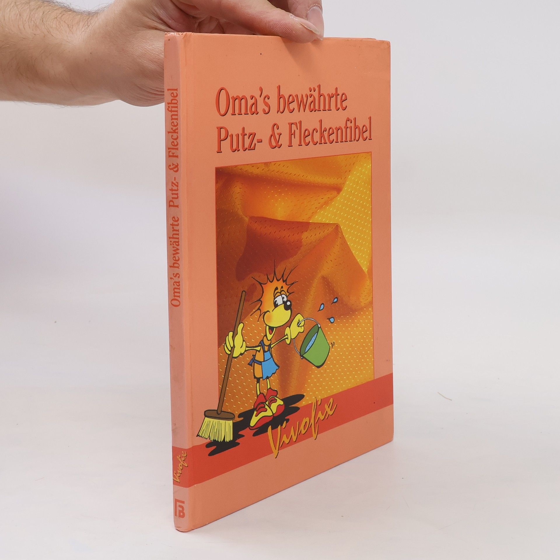 Autorenkollektiv Oma's bewährte Putz- & Fleckenfibel