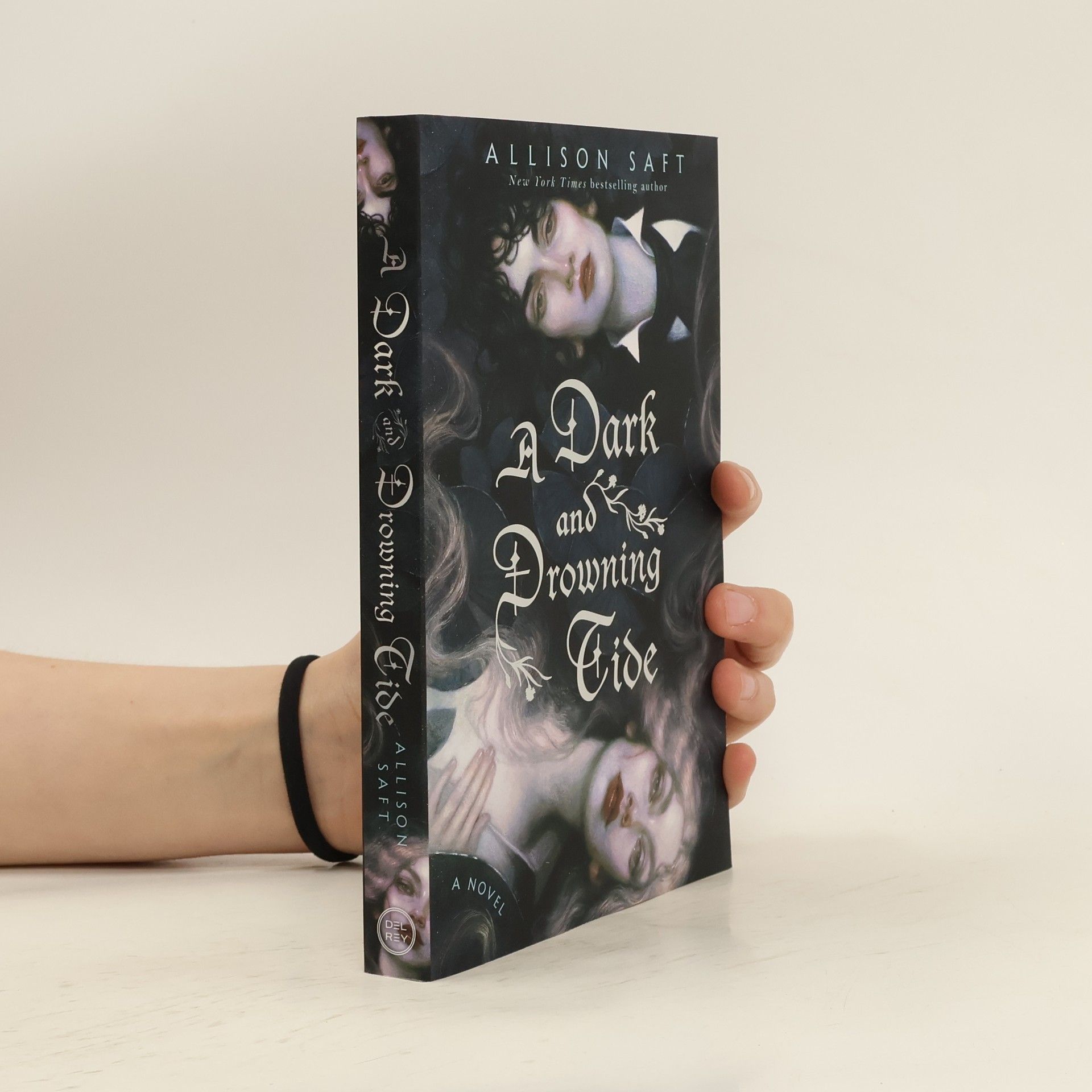 Allison Saft A Dark and Drowning Tide (English Edition)