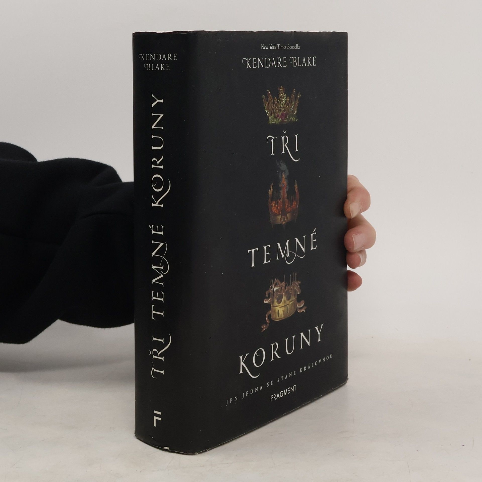 Kendare Blake Tři temné koruny