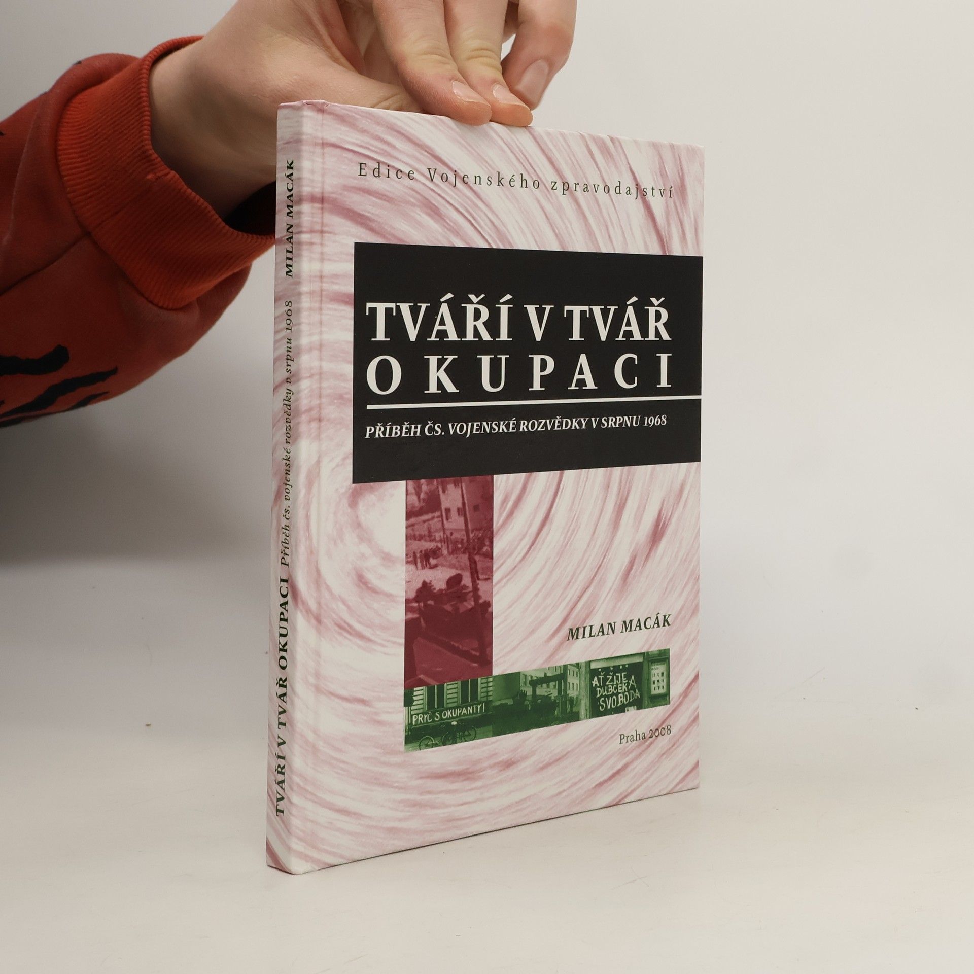 Milan Macák Tváří v tvář okupaci - příběh čs. vojenské rozvědky v srpnu 1968