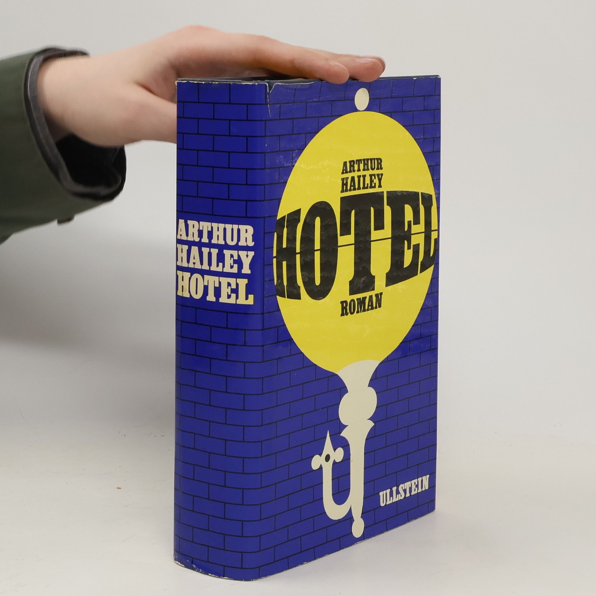 Arthur Hailey Hotel