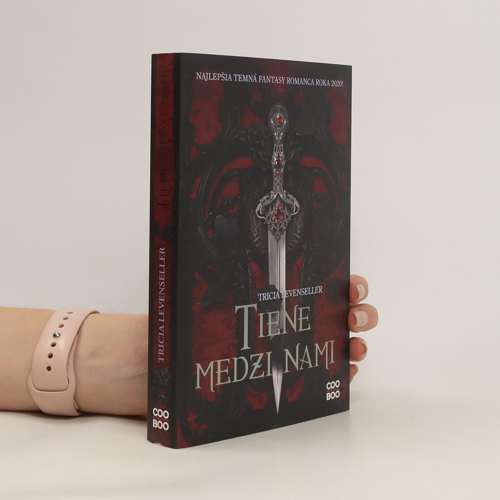Tricia Levenseller Tiene medzi nami