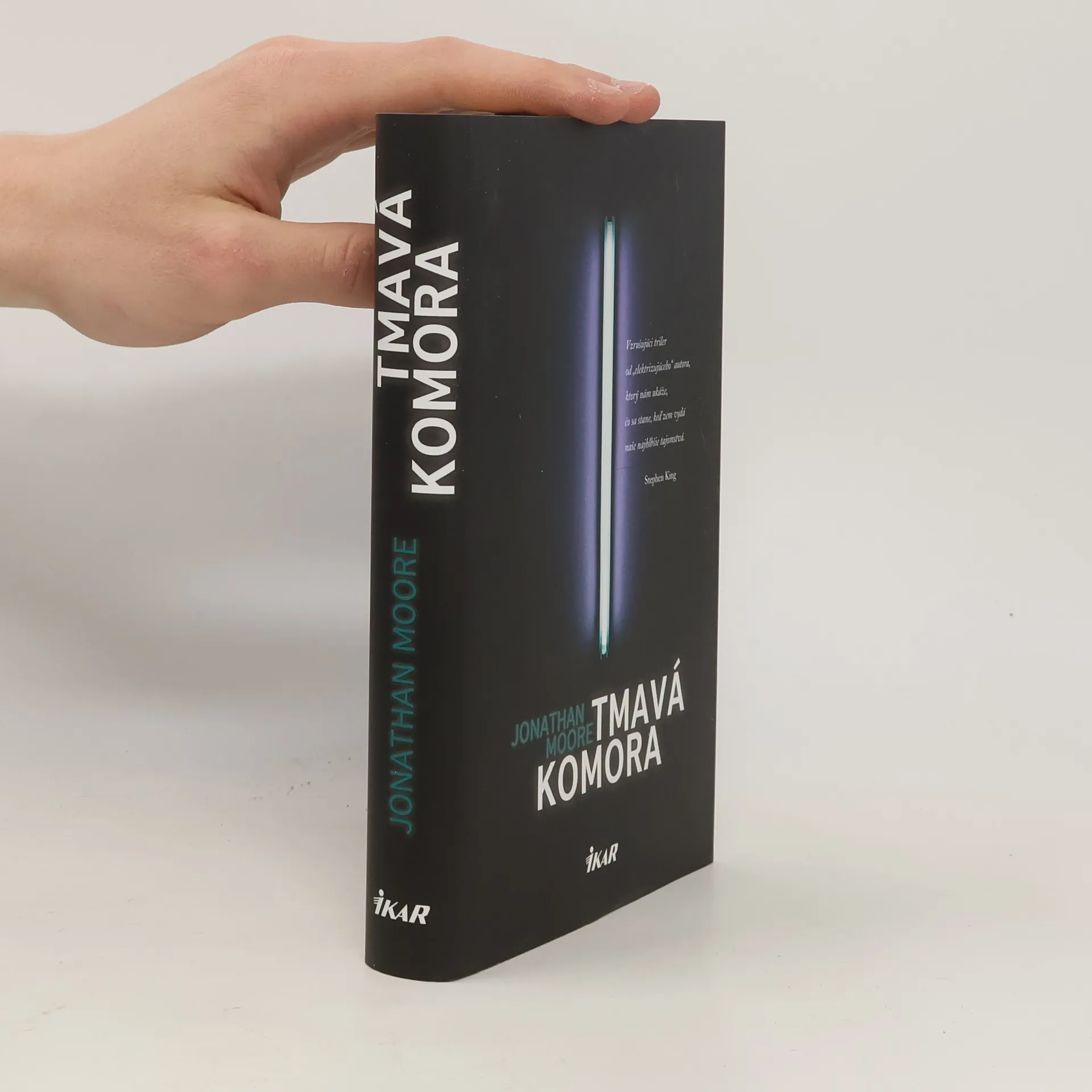 Tmavá komora | Book | Hardcover | Jonathan Moore | SK