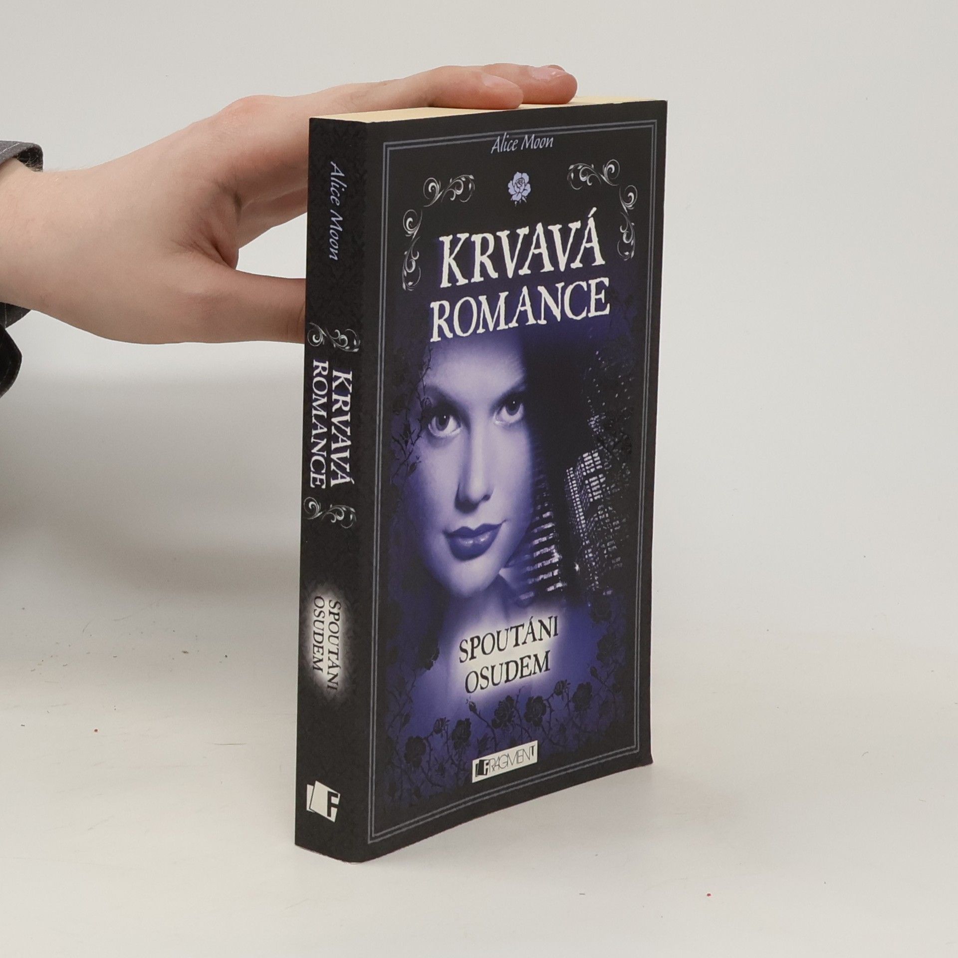 Alice Moon Krvavá romance. Spoutáni osudem