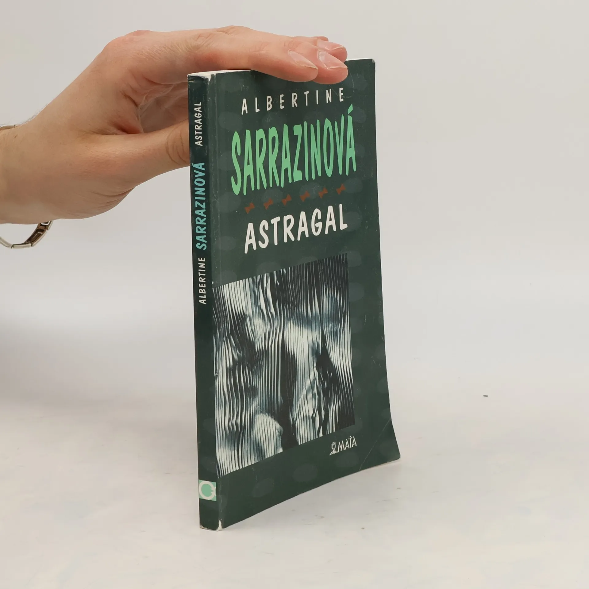 Astragal | Book | Paperback | Albertine Sarrazin | CS