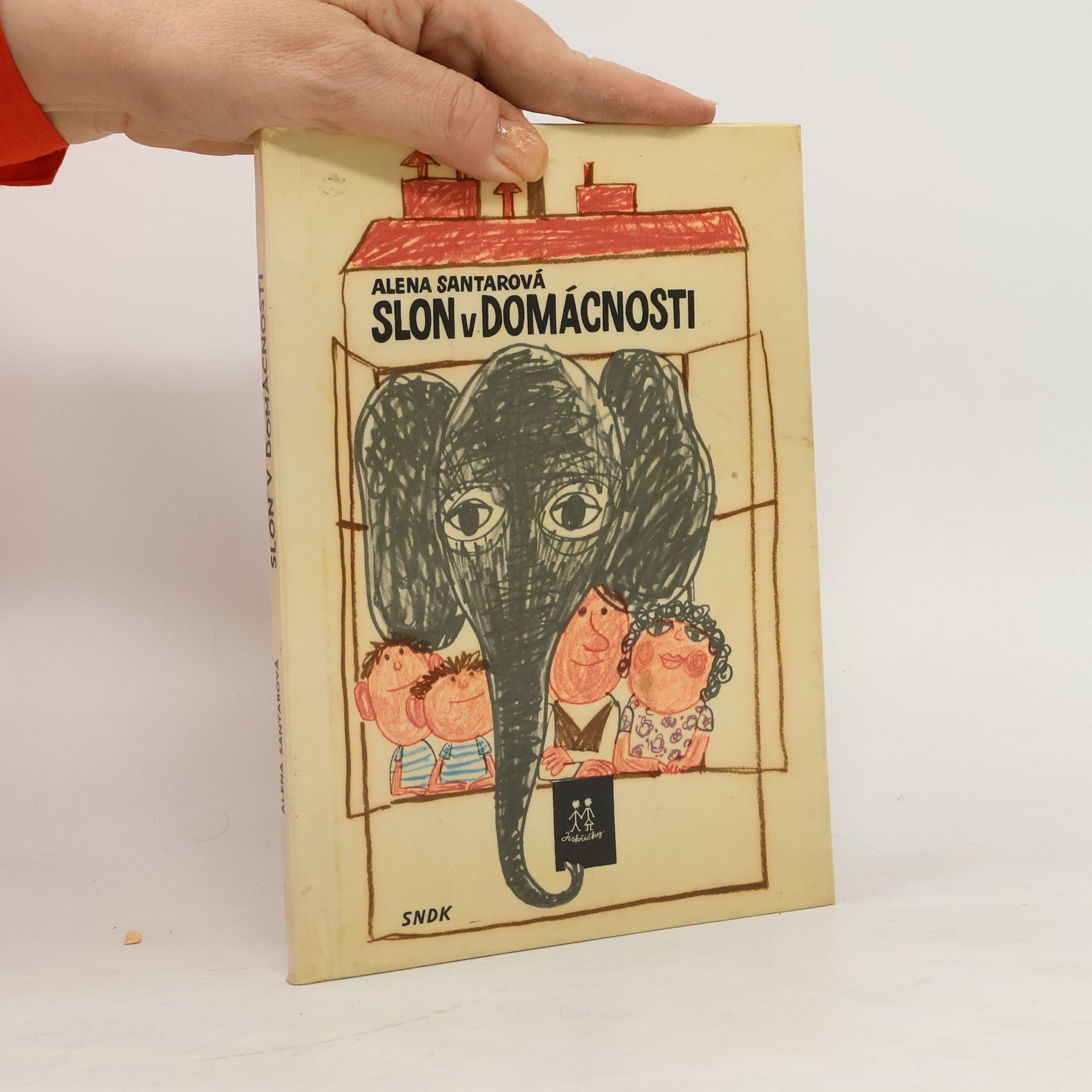Alena Santarová Slon v domácnosti