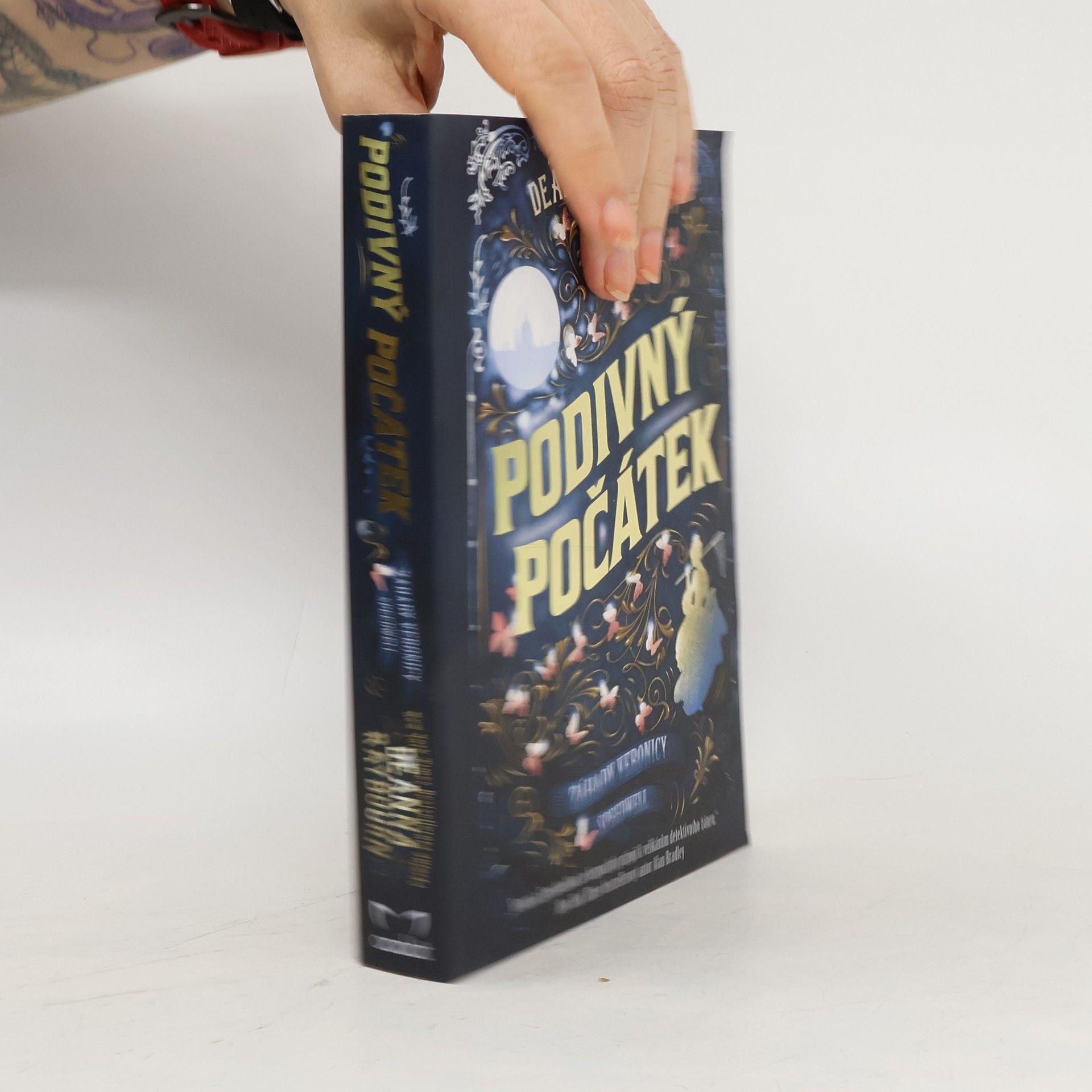 Deanna Raybourn Záhady Veronicy Speedwell. Podivný počátek