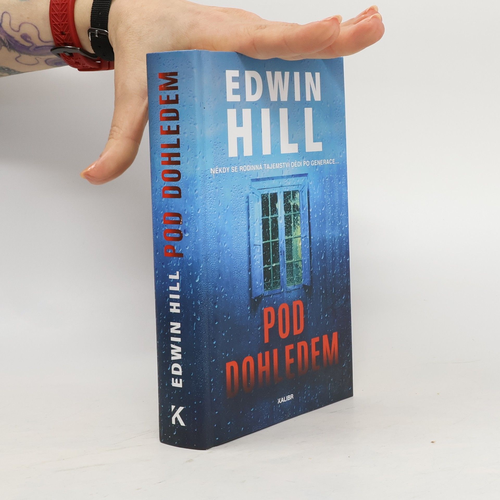 Edwin Hill Pod dohledem